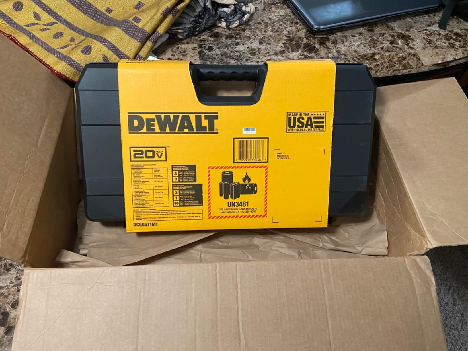 DEWALT Grease Gun Kit 20V MAX with 4.0Ah Battery and Charger, Cordless Grease Gun, LED Light, 42” Hose, 10,000 PSI, Variable Speed Triggers (DCGG571M1) customer photo 1