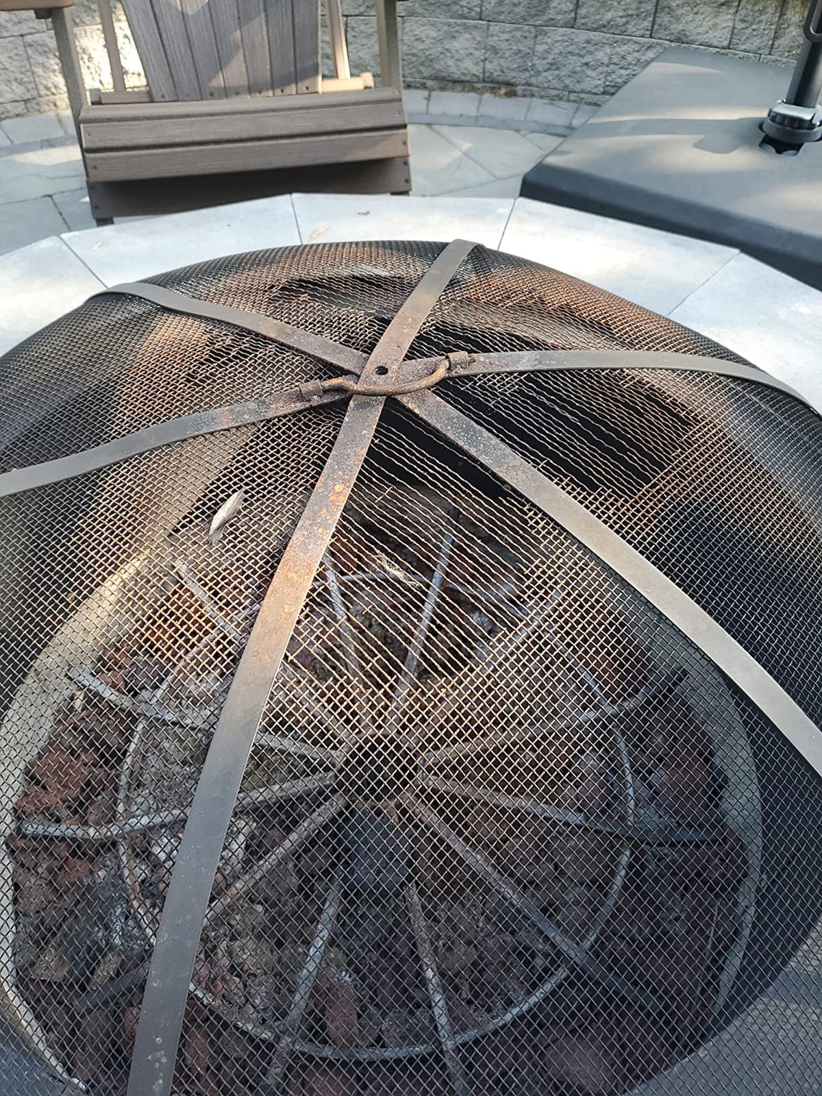 Sunnydaze Heavy Duty Steel Metal Mesh Fire Pit Screen, Round, 22