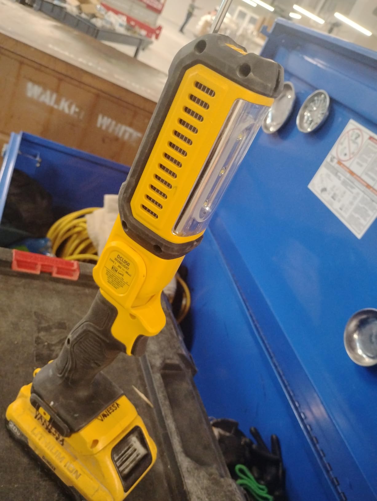 DEWALT 20V MAX LED Work Light, Rechargeable Flashlight, Pivoting Head, Bare Tool Only (DCL050) customer photo 2