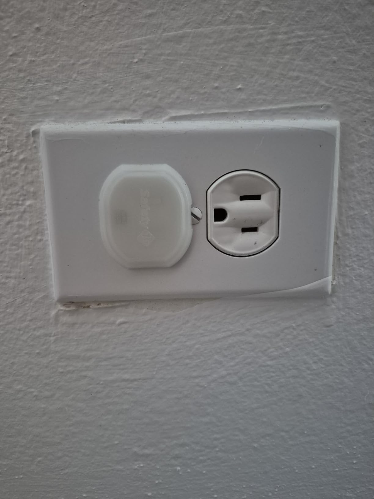 Power Gear Electrical Outlet Baby Proof Covers, 30 Pack, Clear customer photo 1