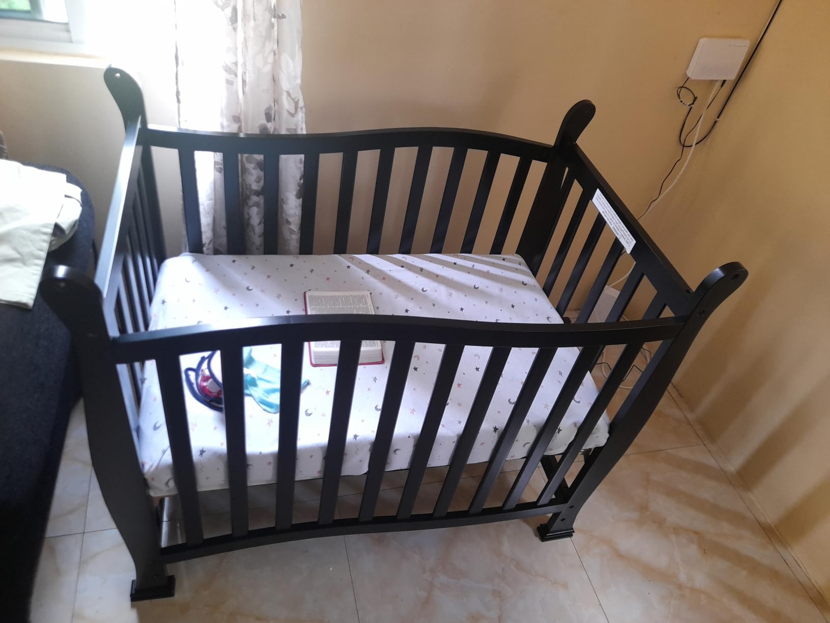 Dream On Me Violet 4-in-1 Convertible Mini Baby Crib in White, Pinewood, 1” Mattress Pad, 3 Mattress Heights, Converts to Mini Day Bed & Twin-Size Bed, GreenGuard Gold & BSA Certified customer photo 1