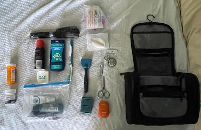 Amazon Essentials Spacious Toiletry Bag, Hanging Cosmetic Dopp Kit with Multiple Compartments, Durable Polyester, Large Capacity Storage, Compact Design, Black (Previously Amazon Basics) customer photo 2