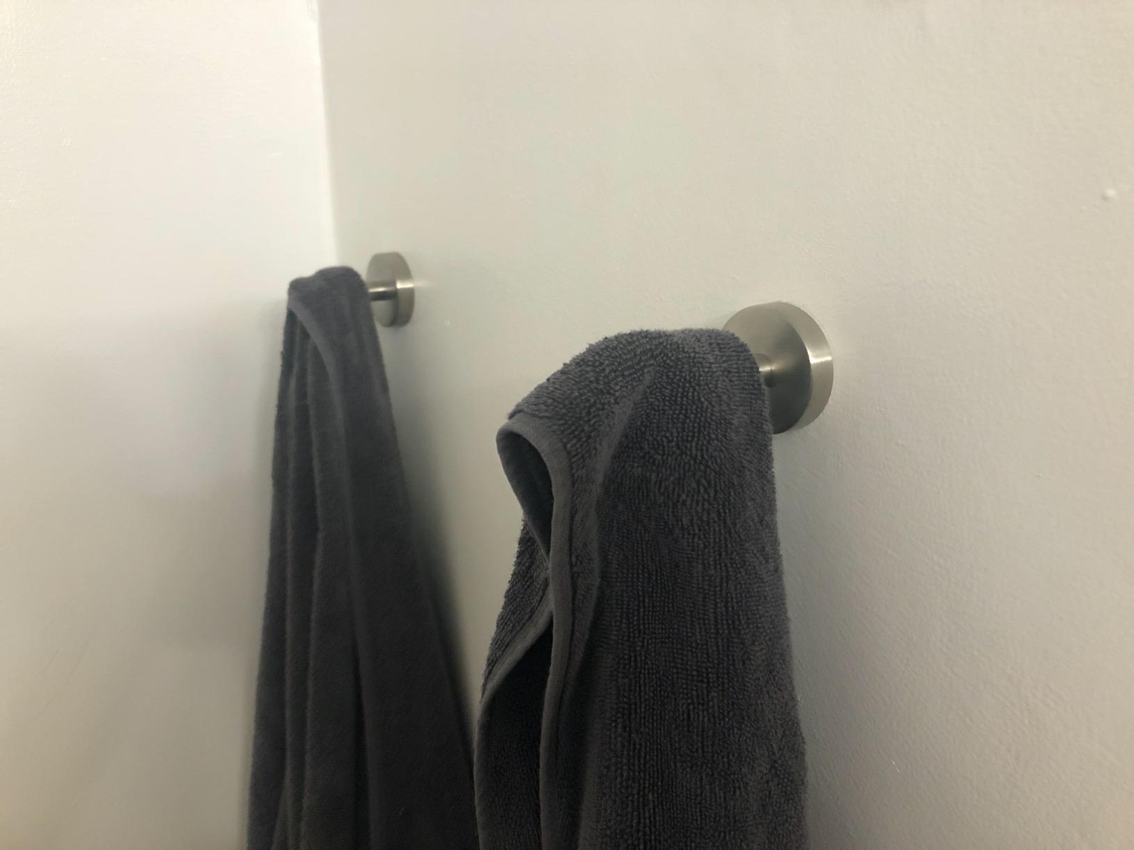 Kohler K-27290-CP Elate Robe Hook, Minimalist Design, Premium Durable Metal, Corrosion Resistant, Polished Chrome customer photo 2