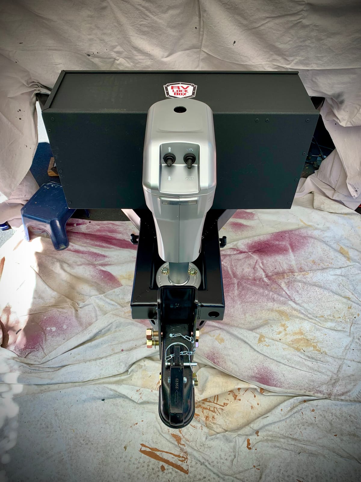 Husky Towing 82022 Super Brute Electric Trailer Tongue Jack, 5000 lb Capacity, 18 Inch Travel, with Remote and 3 LED Lights, Bright Silver customer photo 1