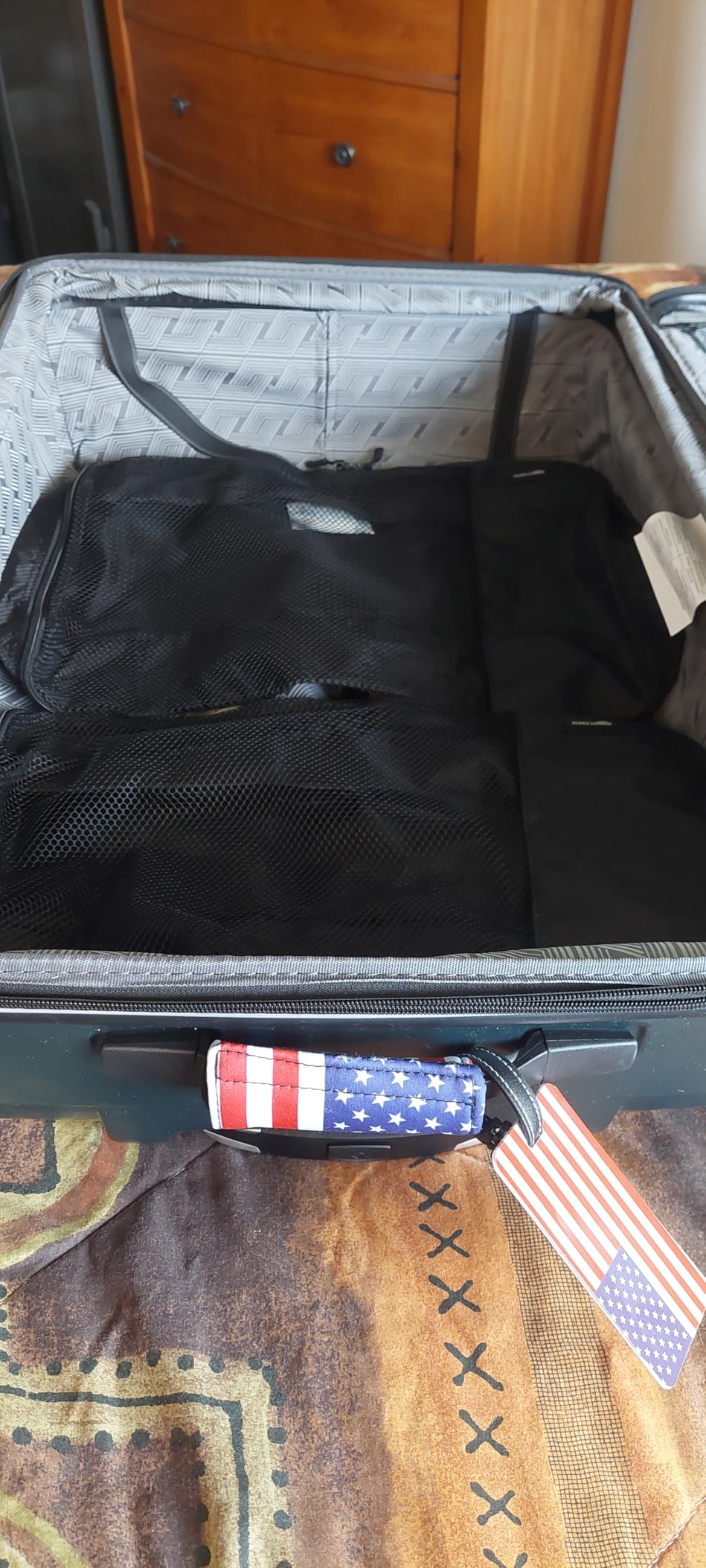Amazon Essentials 4-Piece Packing Cubes Travel Accessories Set, Luggage Organizer, Suitcase Organizer with Double Zipper, Mesh Top, Space-Saving, Large, Gray (Previously Amazon Basics) customer photo 2