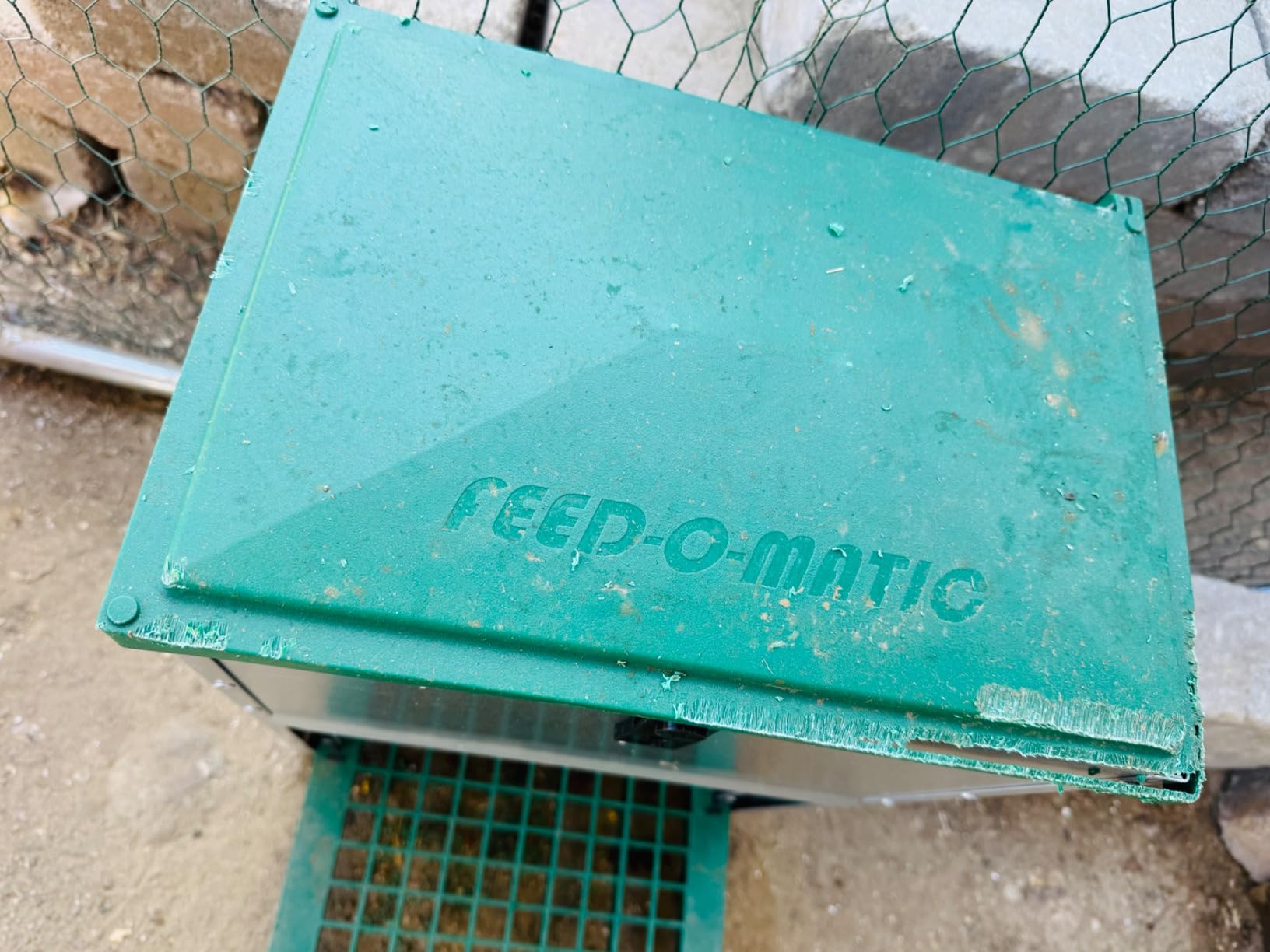 Olba B.V. Feedomatic Automatic Poultry Feeder, 12 kg customer photo 1
