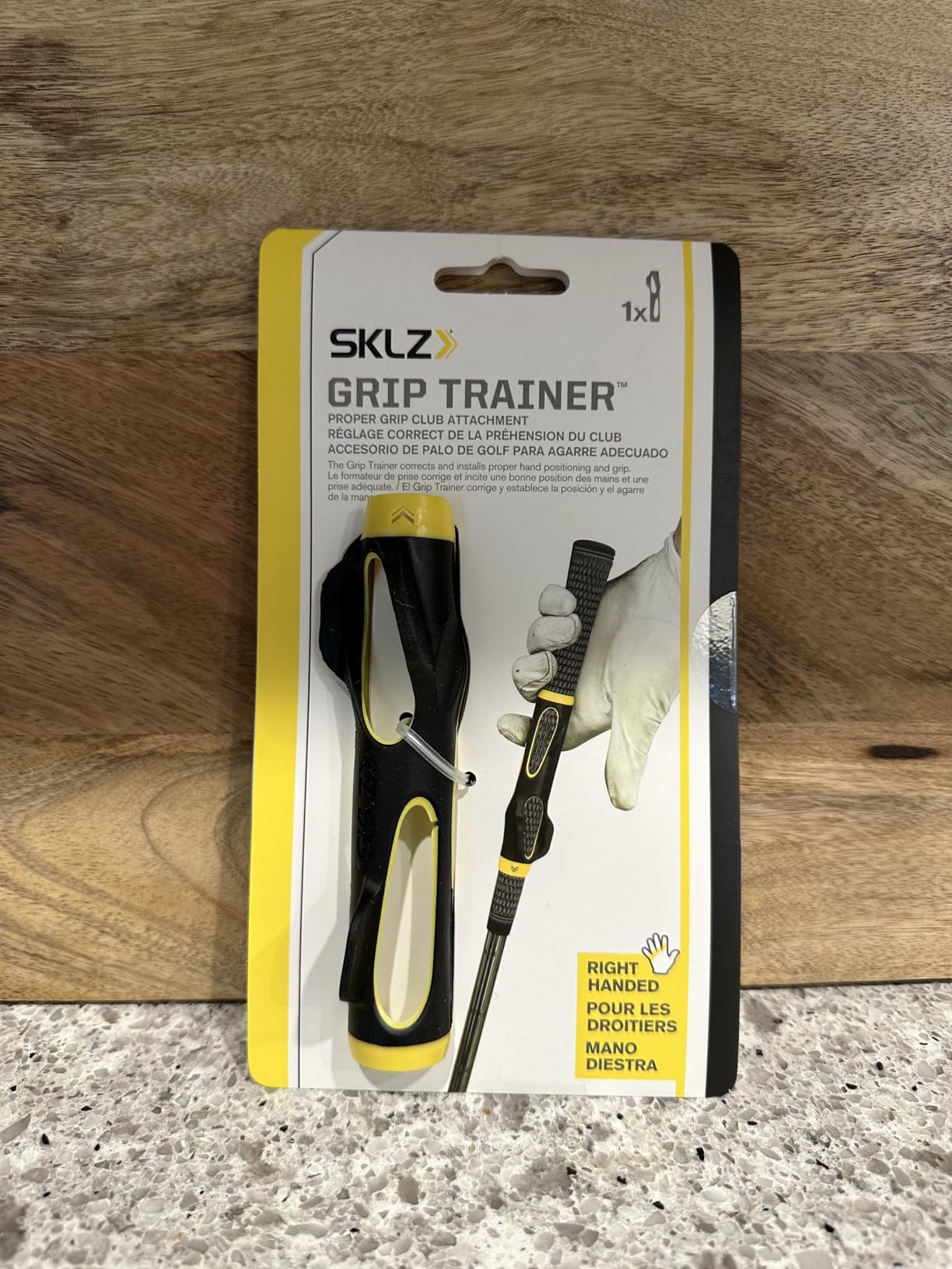 SKLZ Golf Grip Trainer, Club Attachment for Correct Hand Positioning and Muscle Memory, Fits Standard Grips from Driver to Wedge, Right-Handed, Compact Training Aid for Practice and Pre-Round Warm-Up customer photo 1