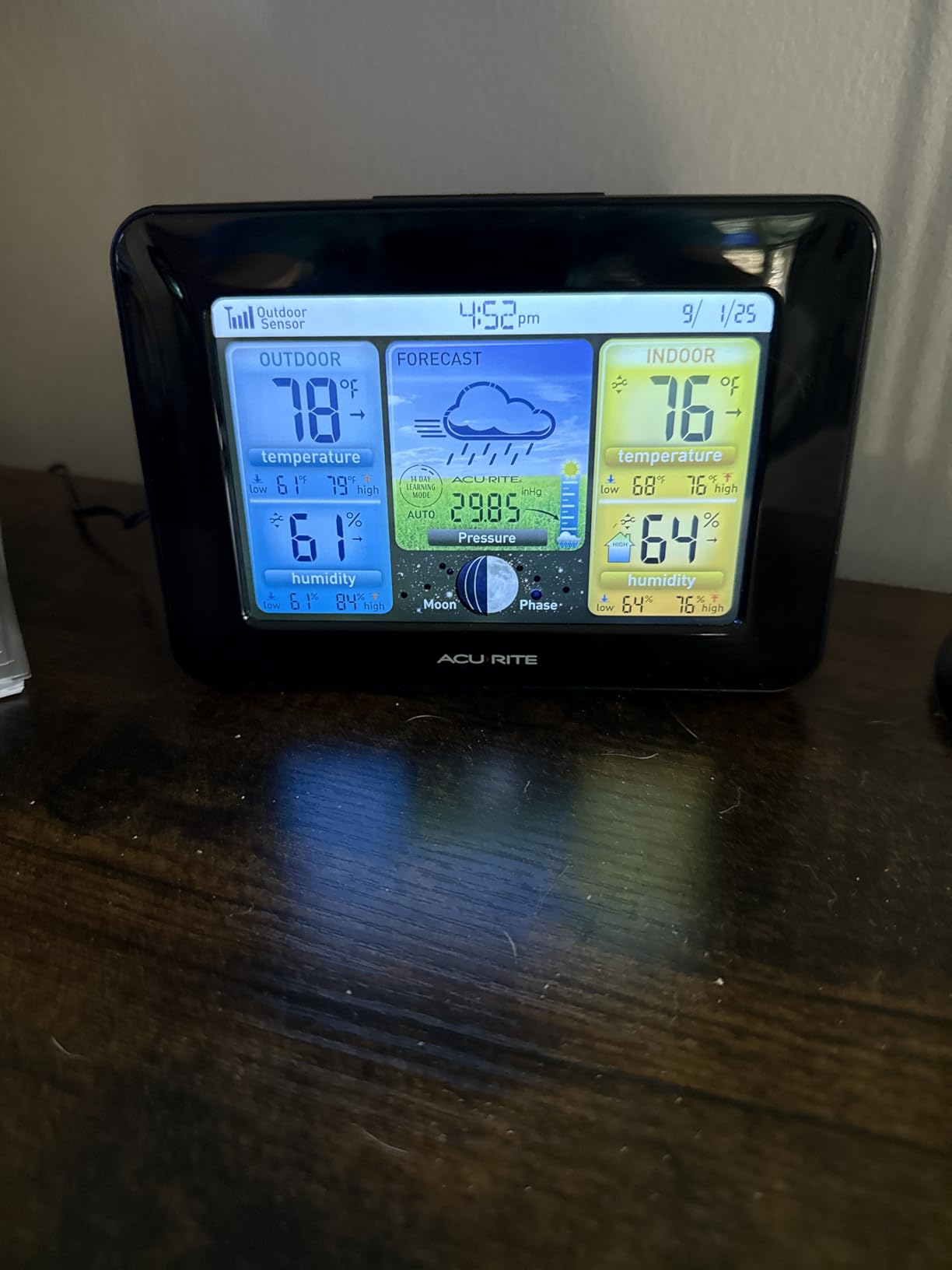 AcuRite Wireless Home Weather Station with Color Display, Indoor Outdoor Thermometer and Temperature Sensor (02077M) customer photo 1