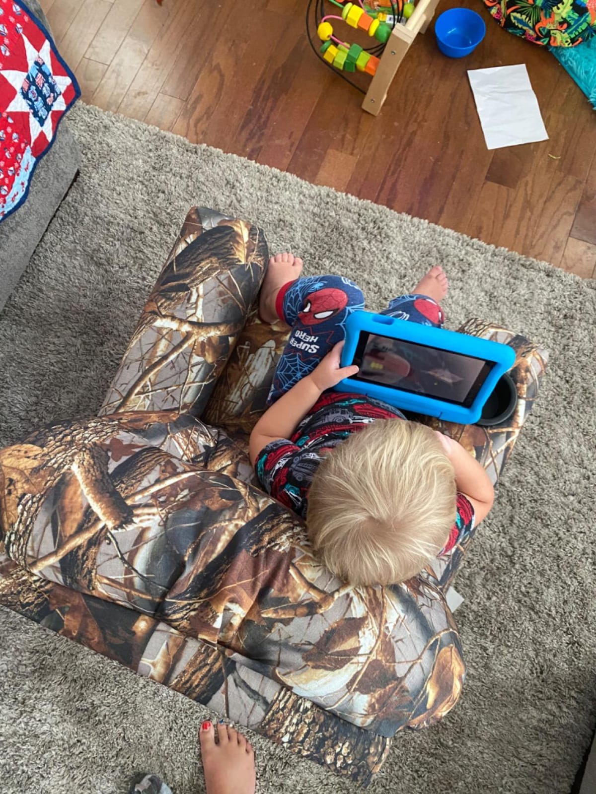 Flash Furniture Chandler Vinyl Kids Recliner with Cup Holder and Safety Recline, Contemporary Reclining Chair for Kids, Supports up to 90 lbs., Camouflage customer photo 1