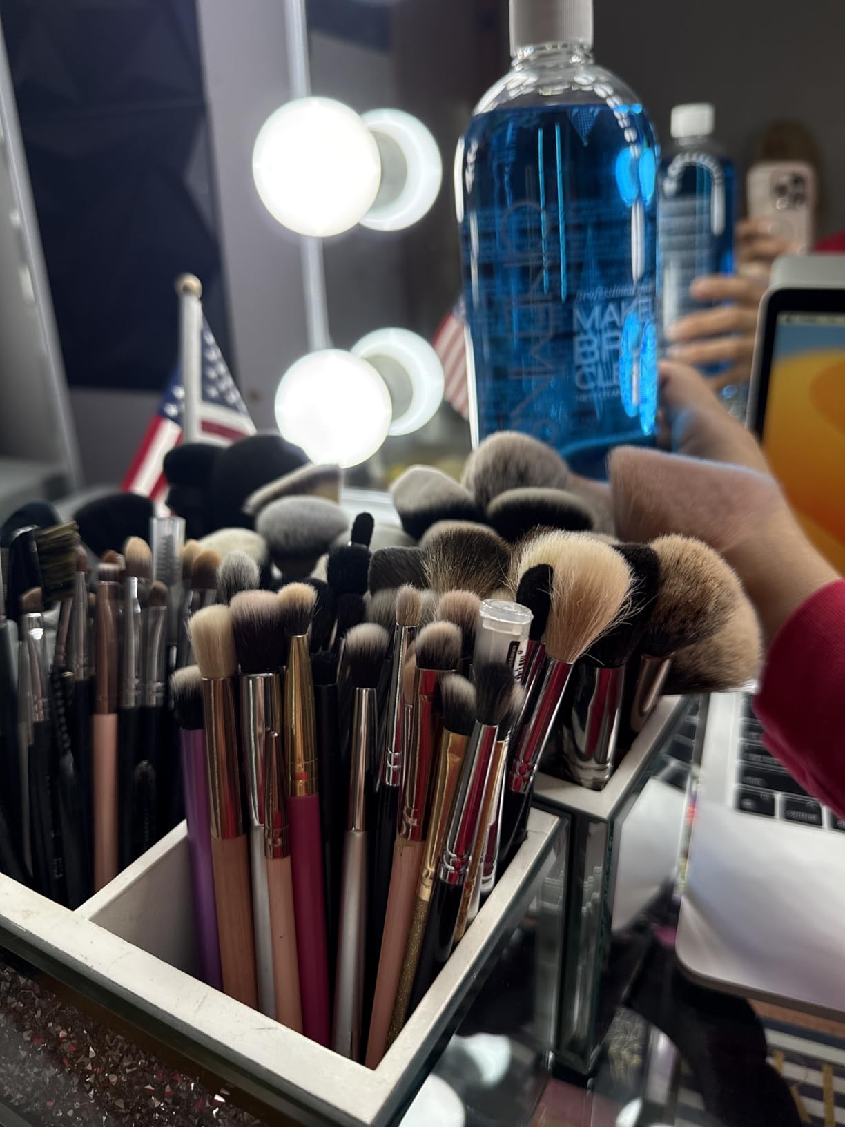 Cinema Secrets Original Blue Vanilla Makeup Brush Cleaner Solution - Professional Cleanser for Makeup Brushes - Quick-Drying, Rinse-Free Formula - Removes Stubborn Waterproof Make Up (16 fl oz) customer photo 2