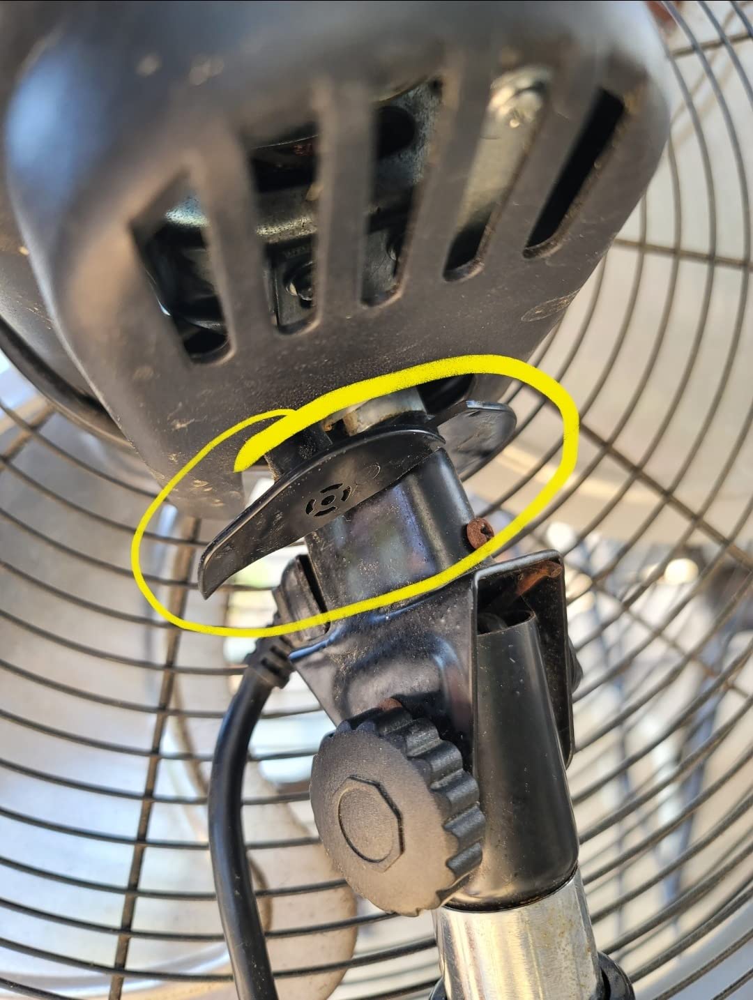Hurricane Pro High-Velocity Oscillating Metal Stand Fan, 3 Speeds, 20in customer photo 2
