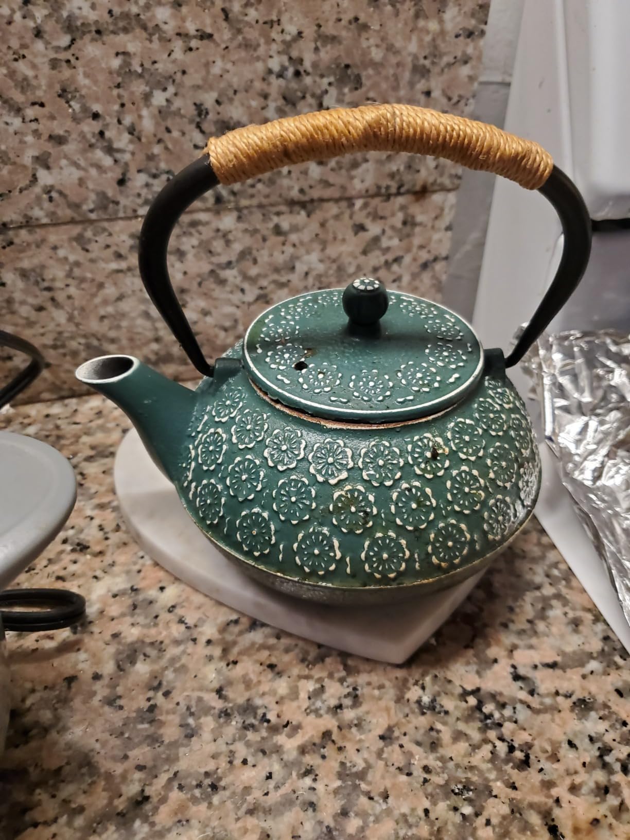 Sotya Cast Iron Tea Pot with Infusers for Loose Tea, 40oz Japanese Tetsubin customer photo 1