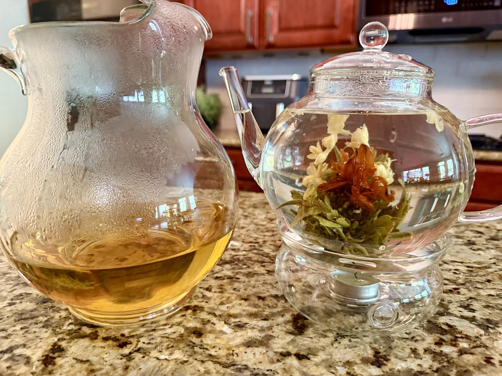 Teabloom Complete Glass Tea Set – Teapot (40 oz), Loose Tea Infuser, 4 Insulated Teacups, Tea Warmer with Candlelight, and 12 Flowering Teas – Elegant Blooming Tea Gift Set customer photo 1