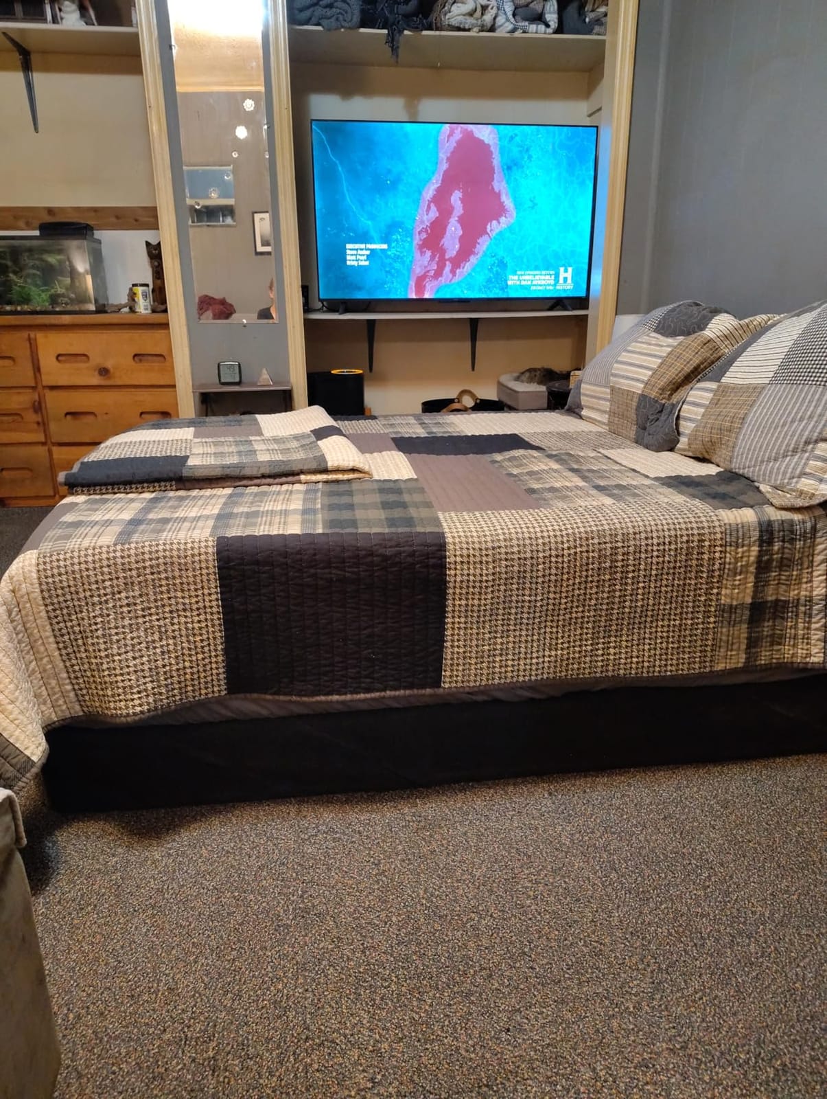 Woolrich Quilt Set King, Southwestern Aztec Bedding, Reversible Lightweight Bedspread, Oversized Rustic Cabin Quilt Set, Western Farmhouse Bedding with Matching Shams, Black customer photo 1