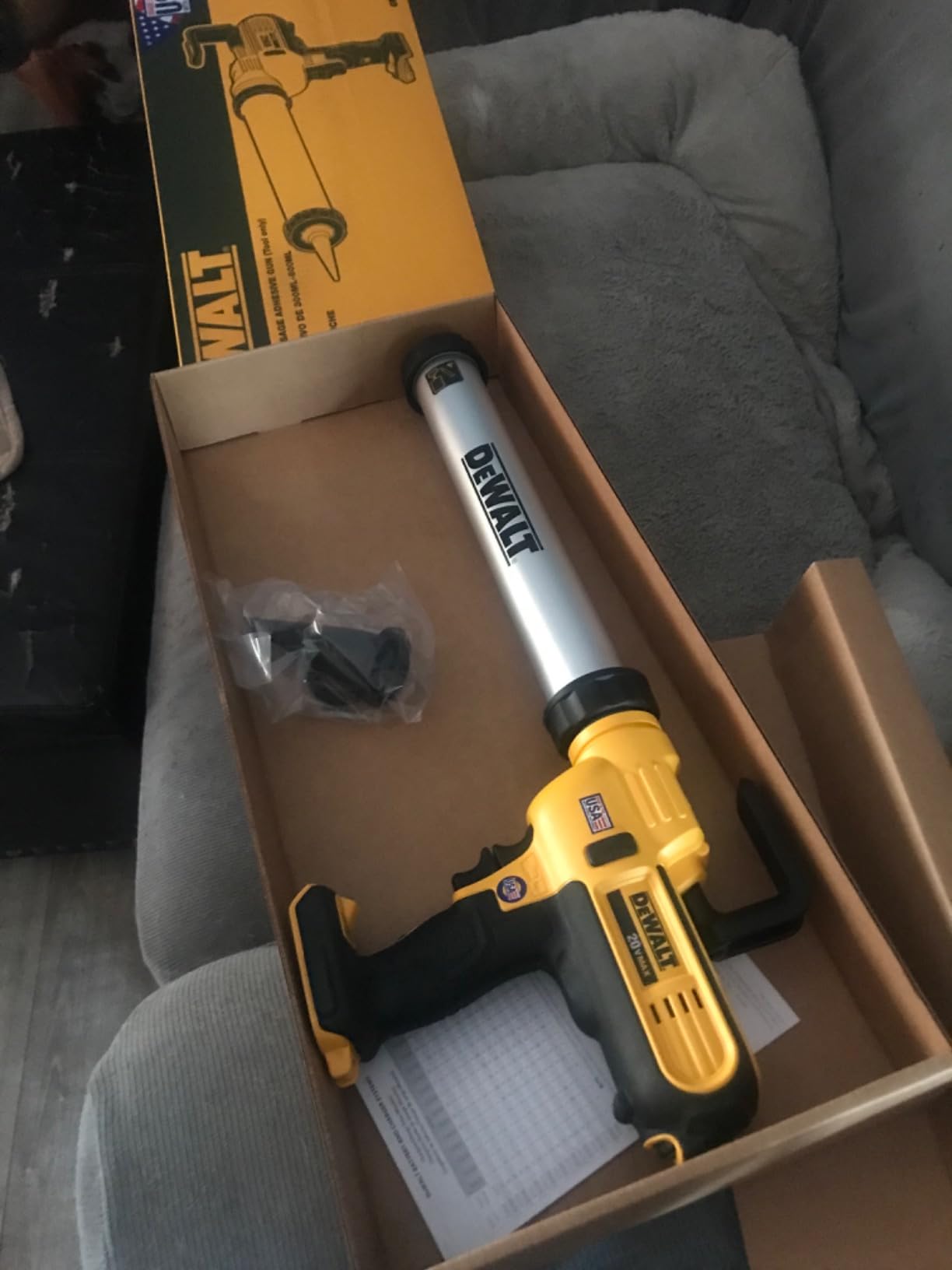 DEWALT 20V MAX* Cordless Caulking Gun, Sausage Pack, 300-600ml, Tool Only (DCE580B) customer photo 2