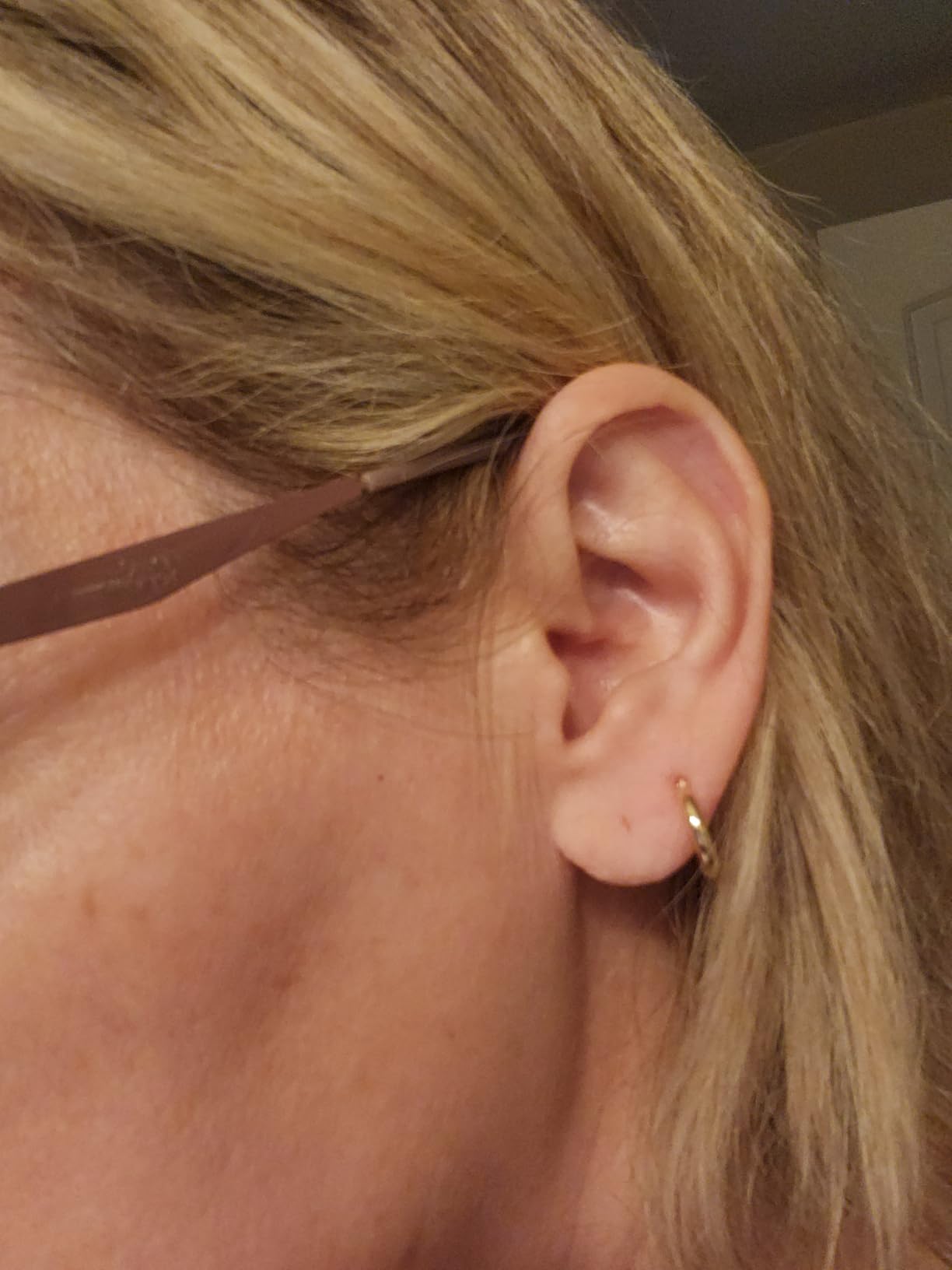 14k Yellow Gold Classic Shiny Polished Round Hoop Earrings, 2mm tube customer photo 2