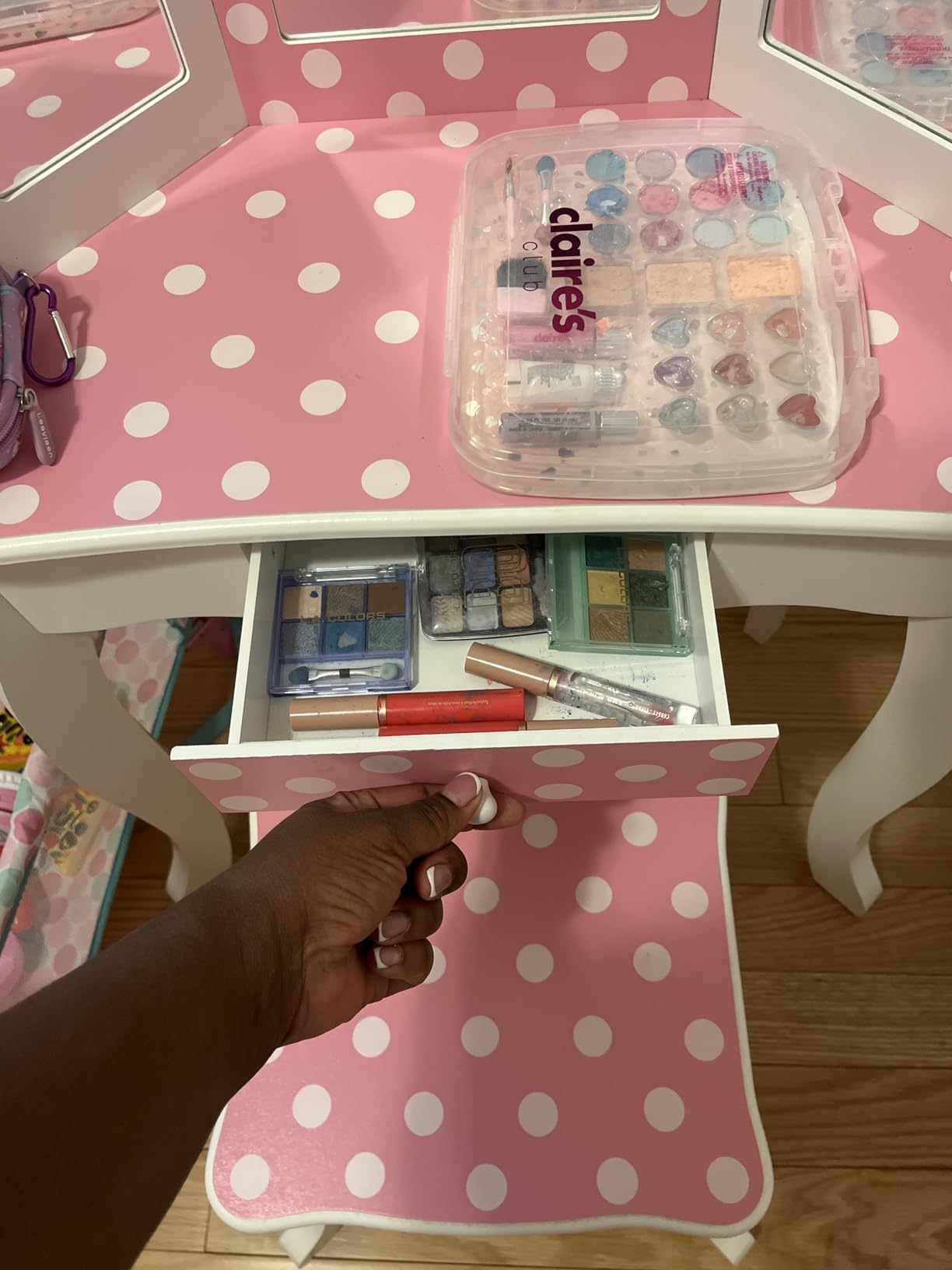Teamson Kids Princess Gisele Polka Dot Print 2-Piece Kids Wooden Play Vanity Set with Vanity Table, Tri-Fold Mirror, Storage Drawer, and Matching Stool, White with White/Pink Polka Dot Accent customer photo 1