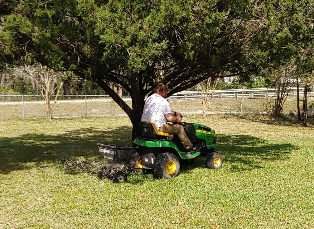 Agri-Fab Tow-Behind Broadcast Spreader - 85-Lb. Capacity, Model Number 45-0530 customer photo 1