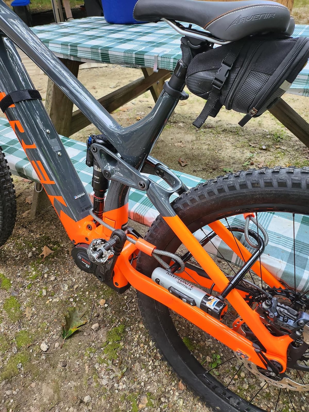 Kryptonite Kryptolok Standard Bike U-Lock, 12.7mm Shackle, 4ft Cable customer photo 2