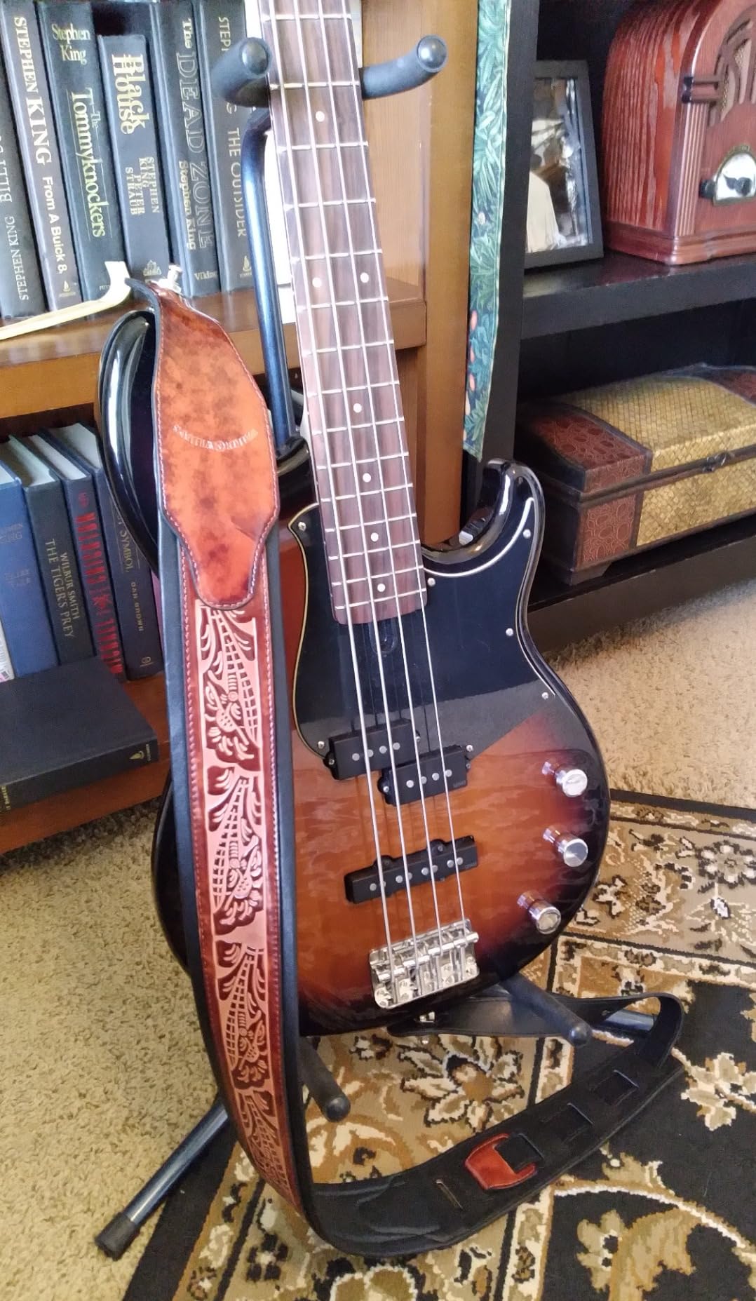 Walker & Williams GB-101 Bourbon Brown Handmade Padded Leather Strap Classic Live Oak Pattern For Acoustic, Electric, And Bass Guitars customer photo 1