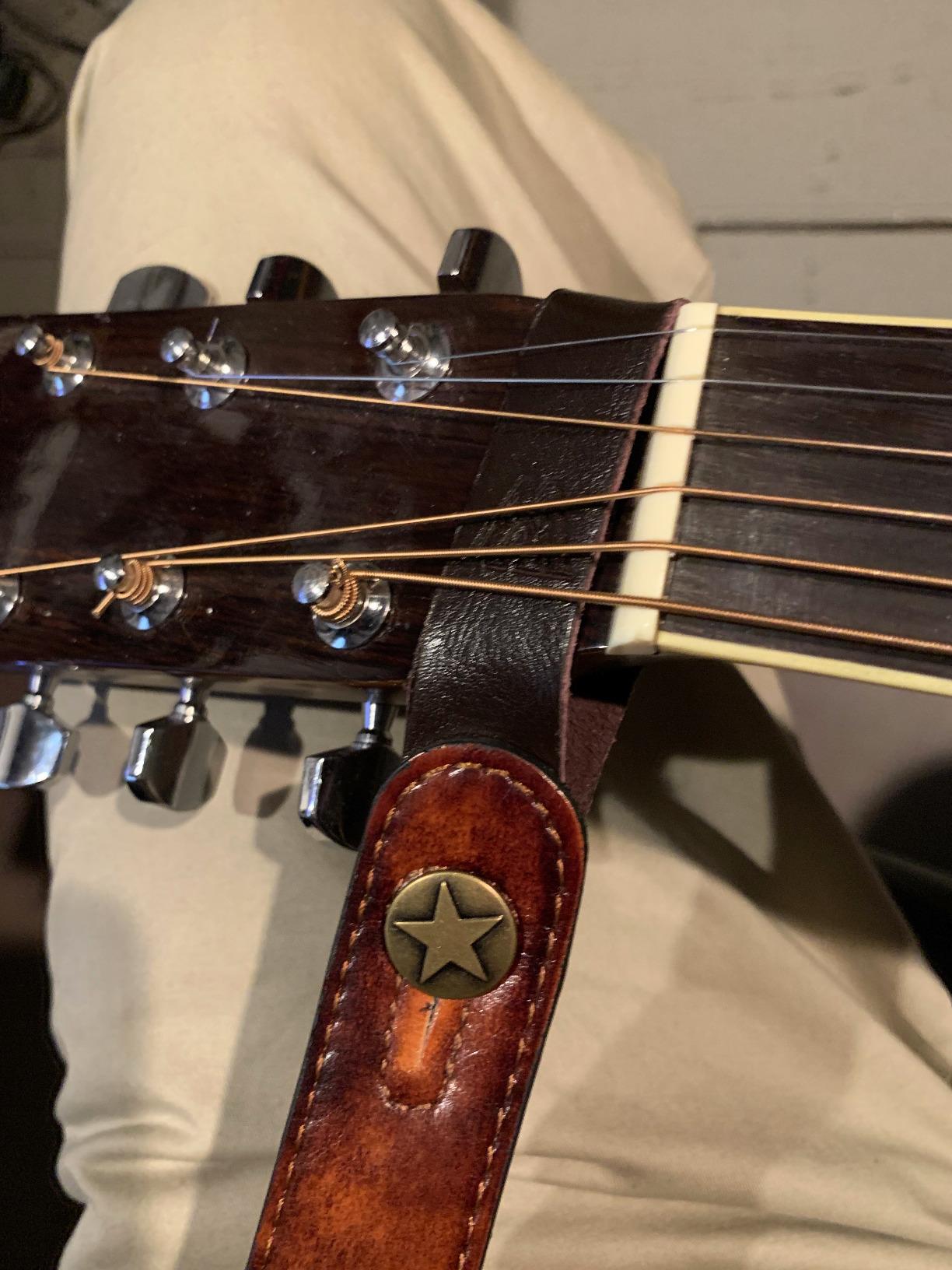 Walker & Williams GB-101 Bourbon Brown Handmade Padded Leather Strap Classic Live Oak Pattern For Acoustic, Electric, And Bass Guitars customer photo 2