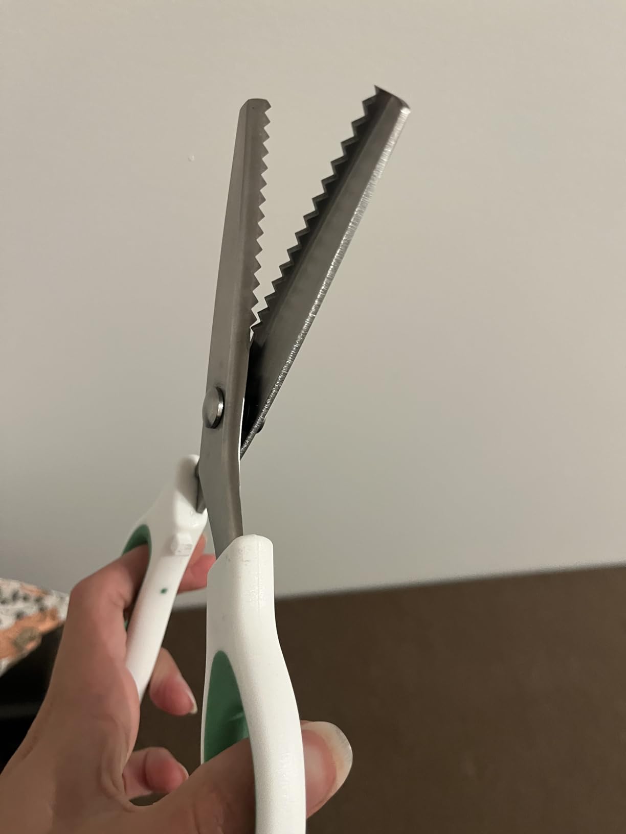 JISTL Green Pinking Shears Comfort Grips Crafts Zig Zag Cut Sewing Scissors,Professional Handheld Dressmaking customer photo 1
