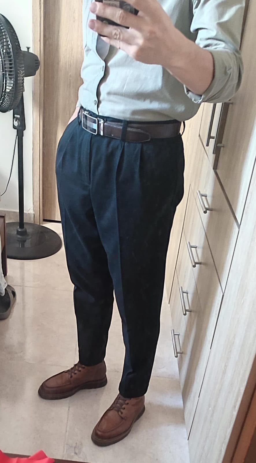 Amazon Essentials Men's Classic-Fit Wrinkle-Resistant Pleated Chino Pant (Available in Big & Tall) customer photo 1