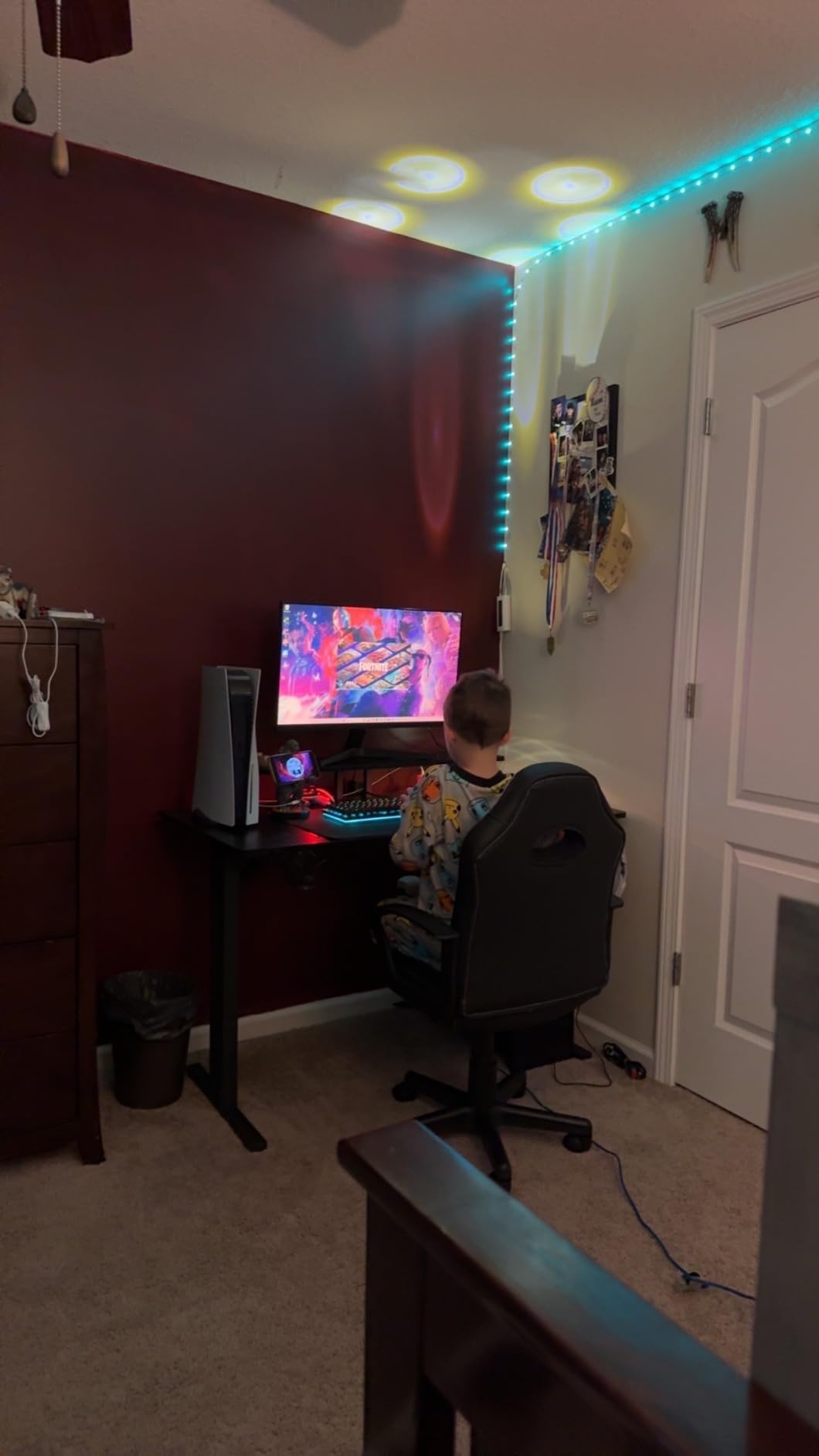 Techni Mobili Kids Gaming Chair, Racing Style Desk Chair, Adjustable, Red customer photo 2