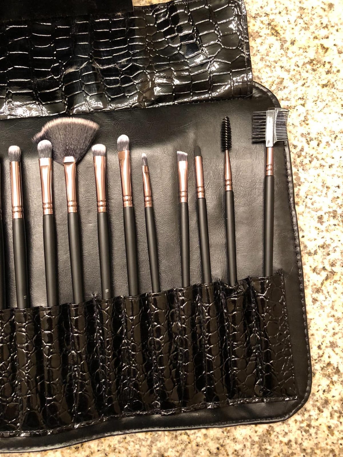 Real Perfection Makeup Brushes 24pcs Makeup Brush Set Premium Synthetic Powder Foundation Contour Blush Concealer Eye Shadow Blending Liner Make Up Brush Kit with Case customer photo 1