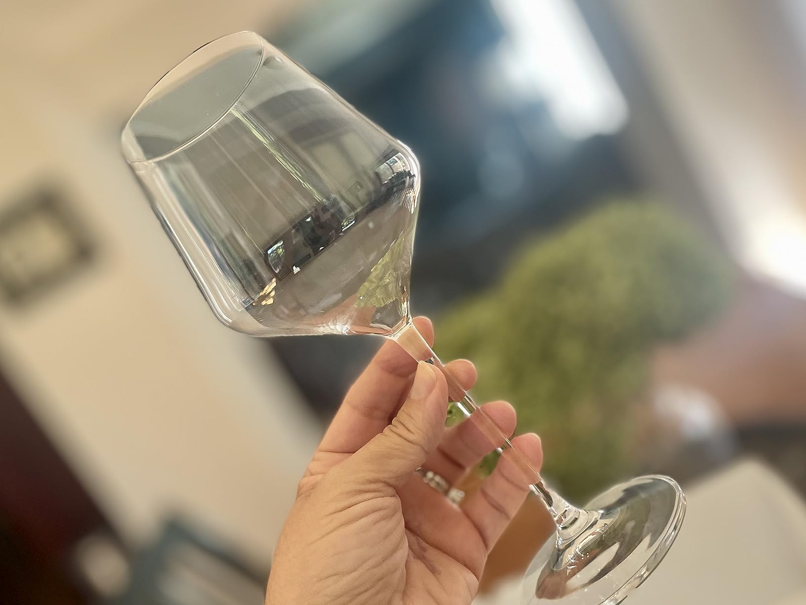 JoyJolt Layla Italian Red Wine Glasses, Set of 4, 17 oz Clear - Made in Europe customer photo 2