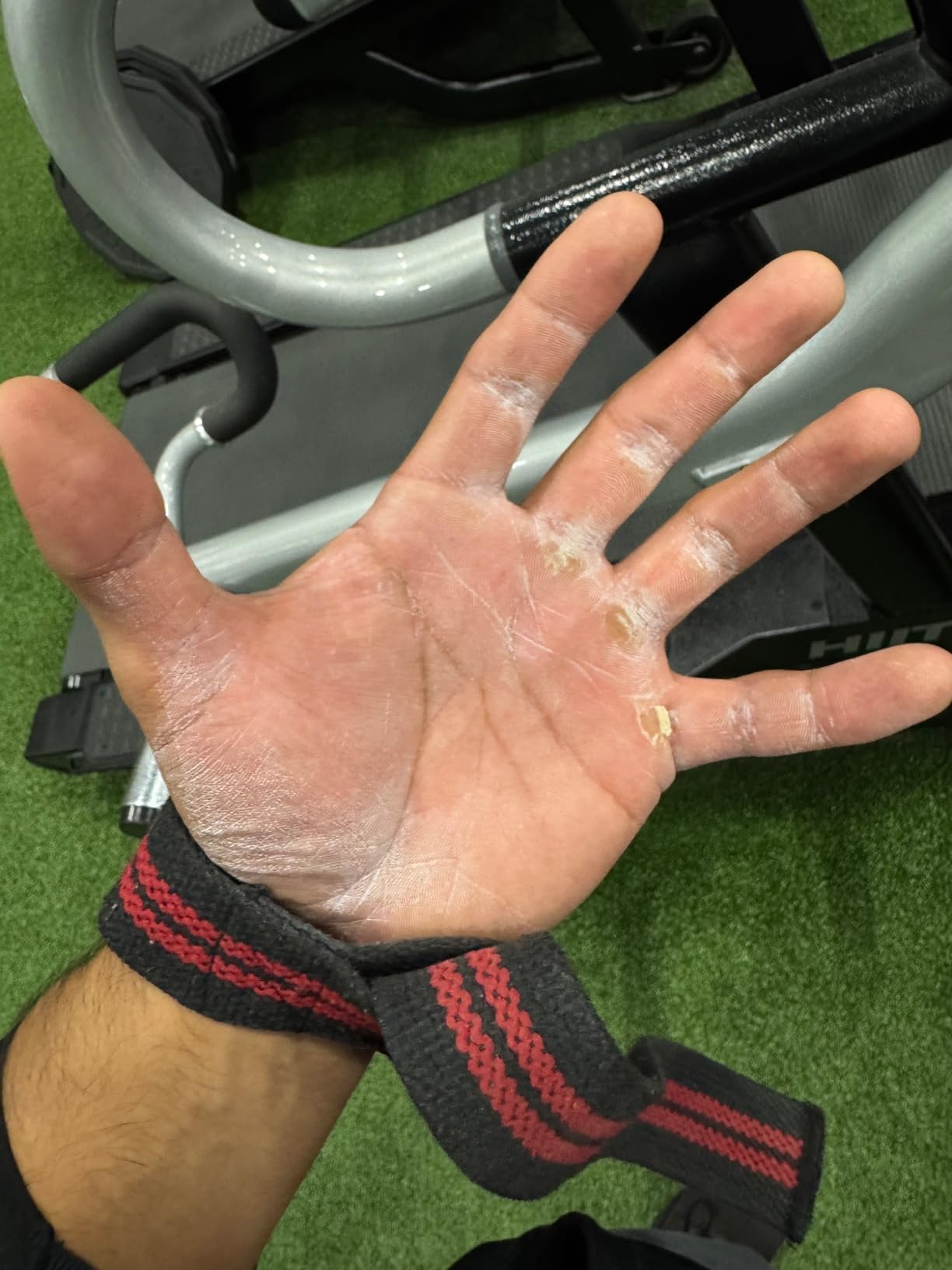 Pro Grade Liquid Chalk – Mess Free Professional Hand Grip for Gym, Weightlifting, Rock Climbing, Gymnastics, Rock Climbing - Dries in Seconds - 8.5 Oz customer photo 1