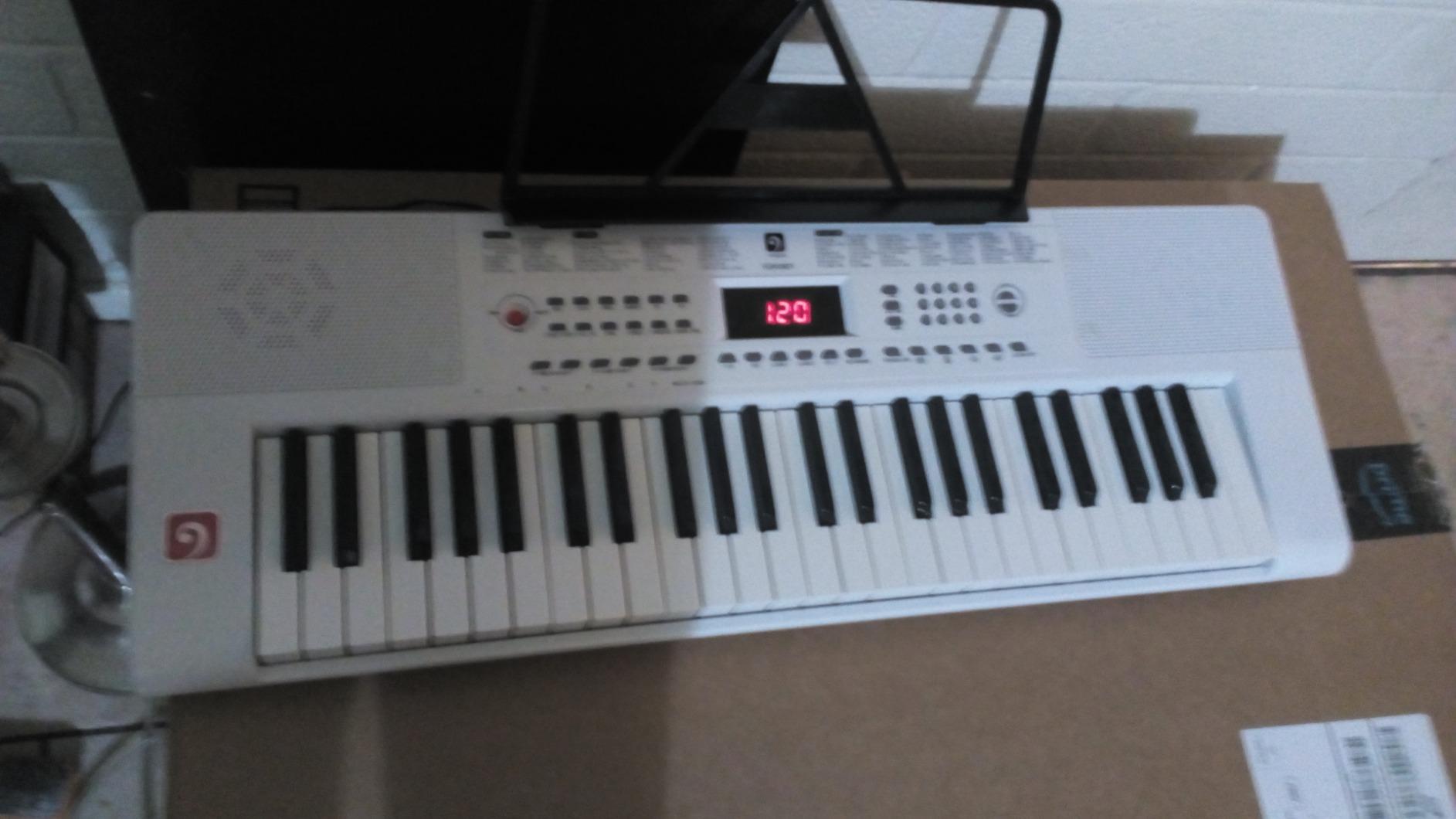 Vangoa VGK611 Electric Keyboard for Beginner, 61 Keys Portable Music Keyboard With Mini Lighted Keys, Electronic Piano for Kids, Boy, Girl, White customer photo 2
