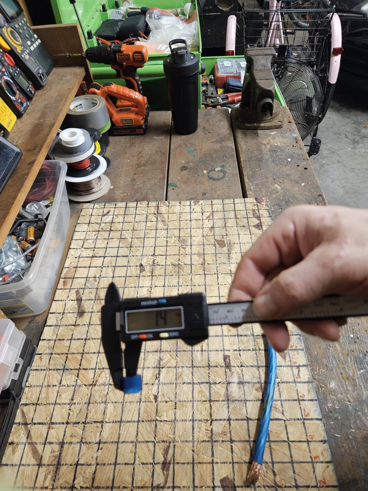 Digital Caliper, Adoric Calipers 0-6 Inch, Inch/mm Conversion, Large LCD customer photo 1