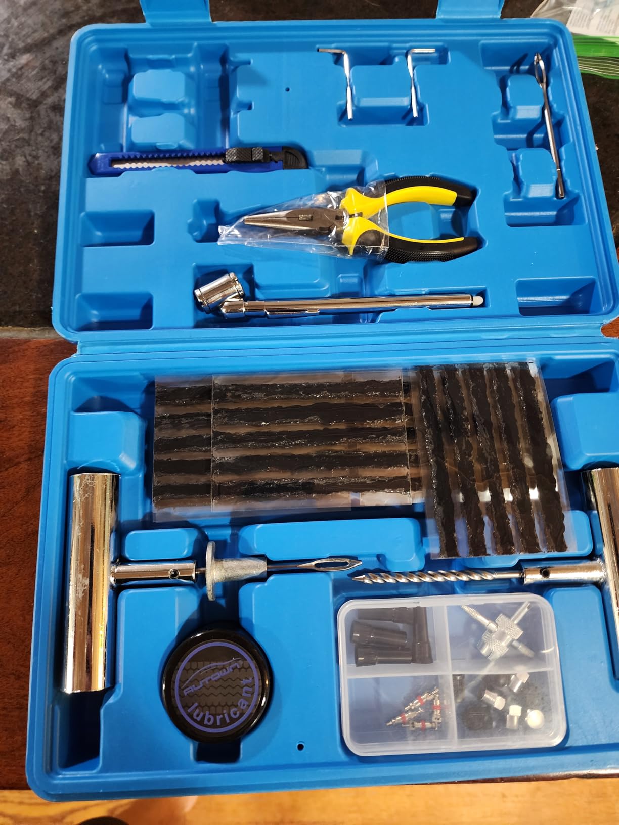 AUTOWN Flat Tire Repair Kit 68pcs, Heavy Duty Tire Plug Kit to Fix Puncture customer photo 1