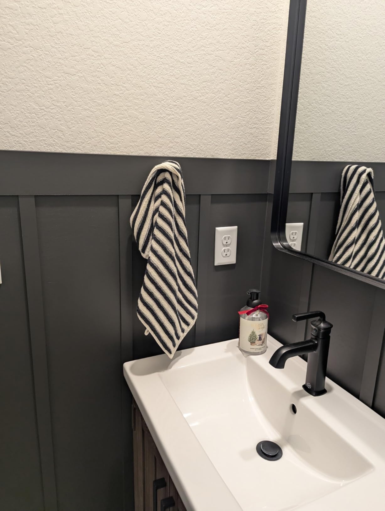 Moen Genta LX Modern Single Robe Hook or Towel Hanger for Kitchen or Bathroom, Matte Black, BH3803BL customer photo 2