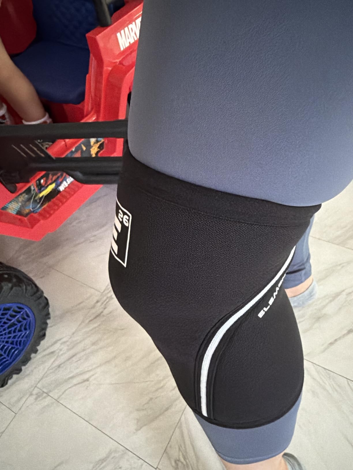 Element 26 Knee Sleeves for Weight Lifting with Gym Bag (M, Black) customer photo 2