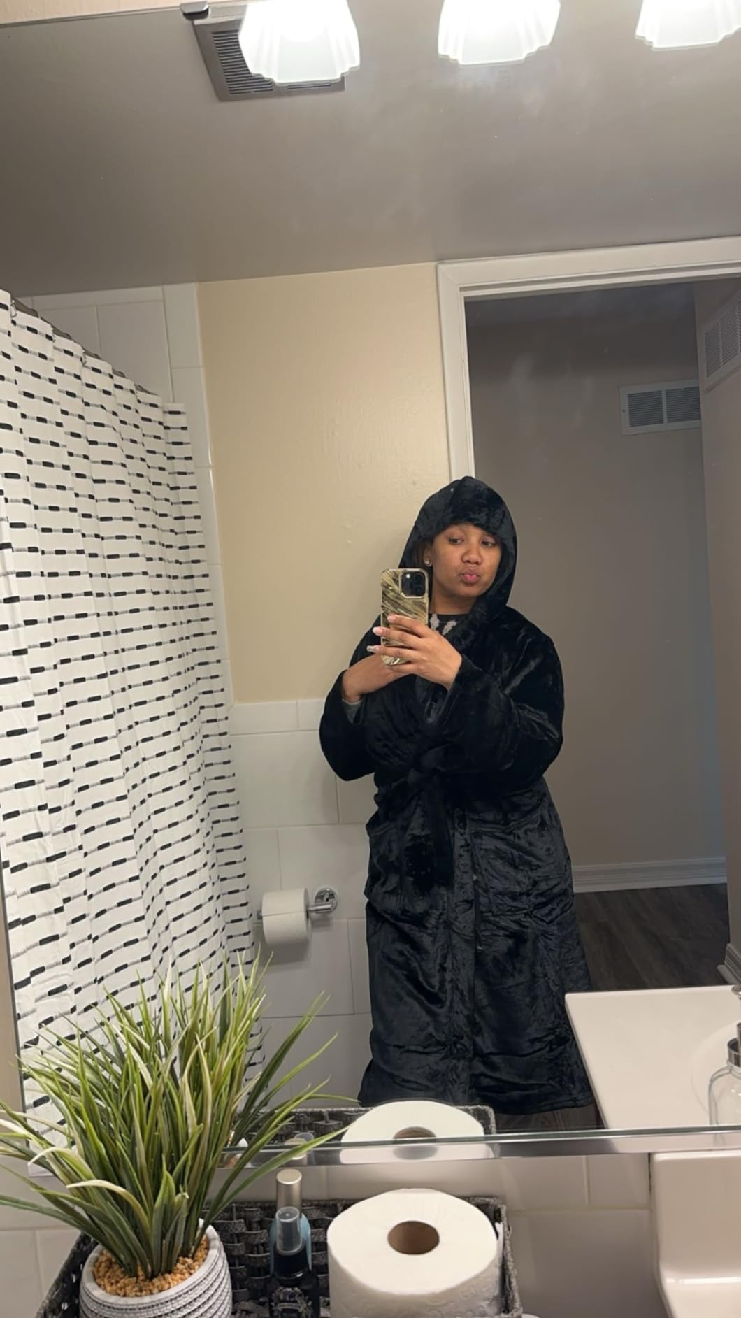 HEARTNICE Womens Hooded Fleece Robe, Soft Bathrobe for Womens, Cute Long House Coat customer photo 1