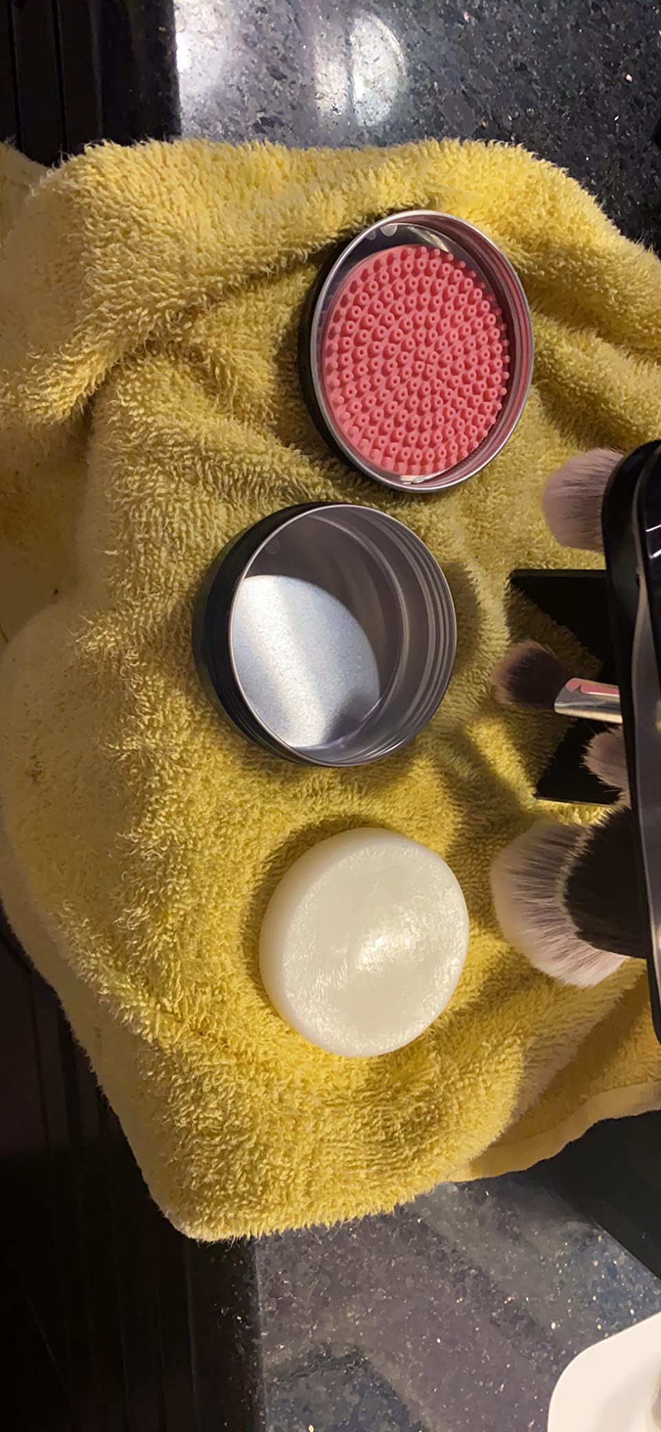 DUcare Makeup Brush Cleaner Makeup Brushes Solid Soap Cleanser with Color Removal Sponge Brush Cleaning Mat, Silicone Makeup Cleaning Cosmetic Cleaner Blenders Shampoo Removes Shadow Color customer photo 1