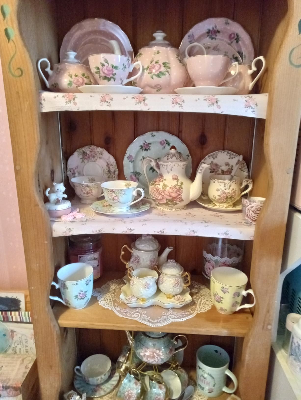 BTaT- Floral Tea Sets for Adults, 13 pcs, Service for 4, Pot (38 oz) & Cups (8 oz) with Saucers, Pastel Blue Floral Design, Porcelain Tea Set for Adult, Dishwasher Safe customer photo 2