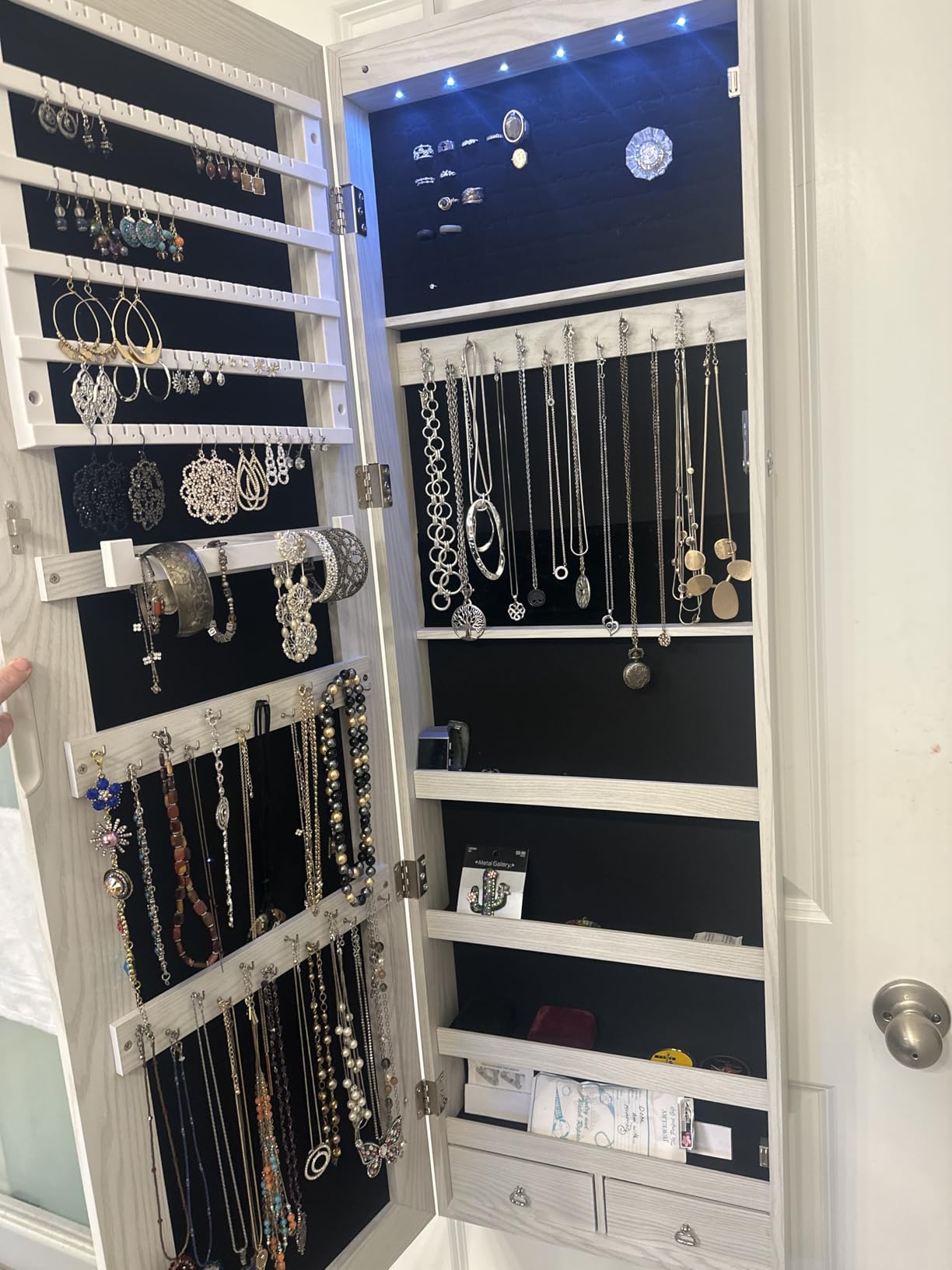 GISSAR Full Length Mirror Jewelry Cabinet, 6 LEDs Jewelry Armoire Wall Mounted Over The Door Hanging, Jewelry Organizer Storage with Lights Lockable White customer photo 1