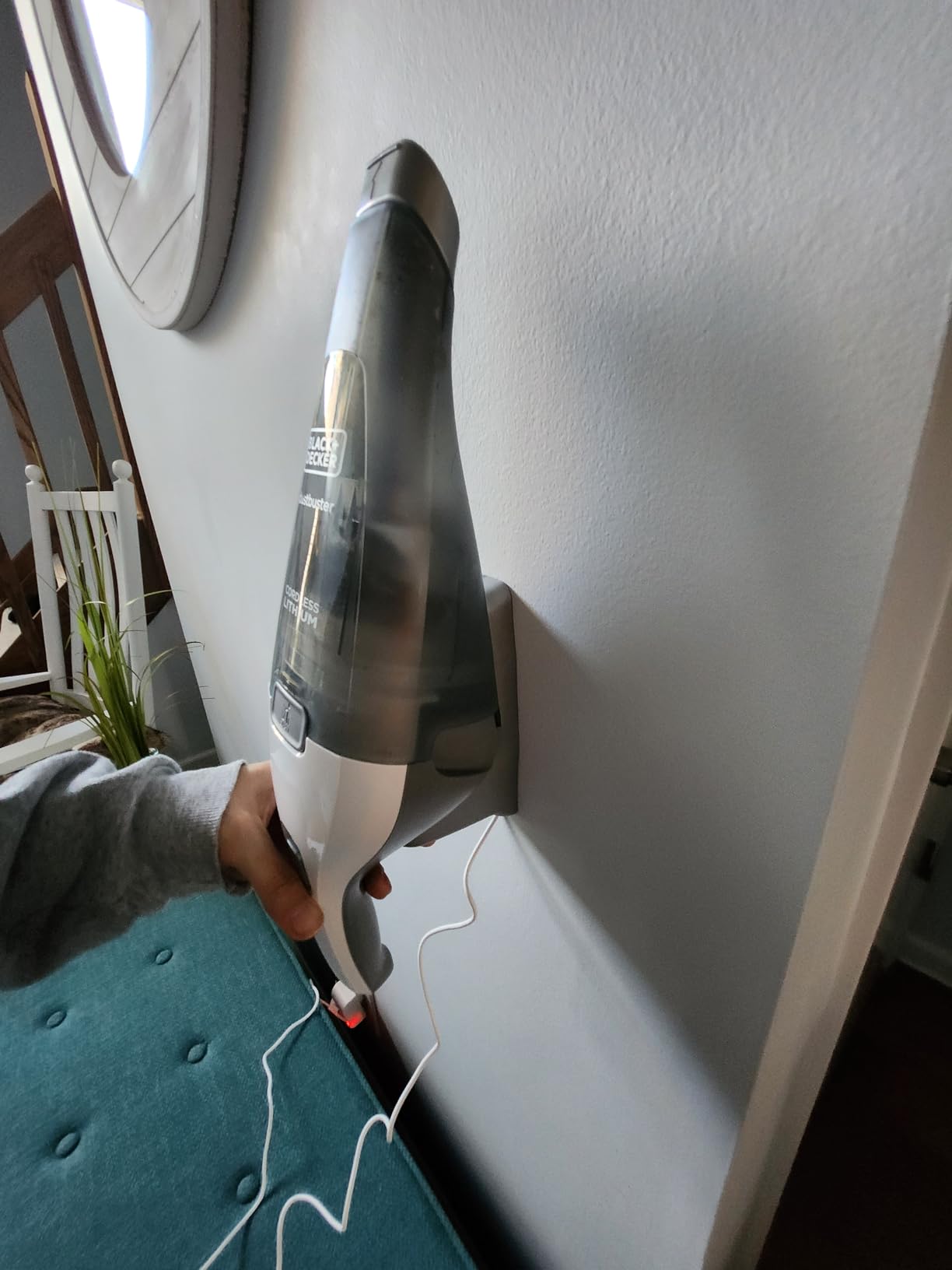 BLACK+DECKER dustbuster Cordless Handheld Vacuum, Portable Car Vacuum Cordless Rechargeable, Wall Mount, Strong Suction QuickClean (HNVC215B10) customer photo 2