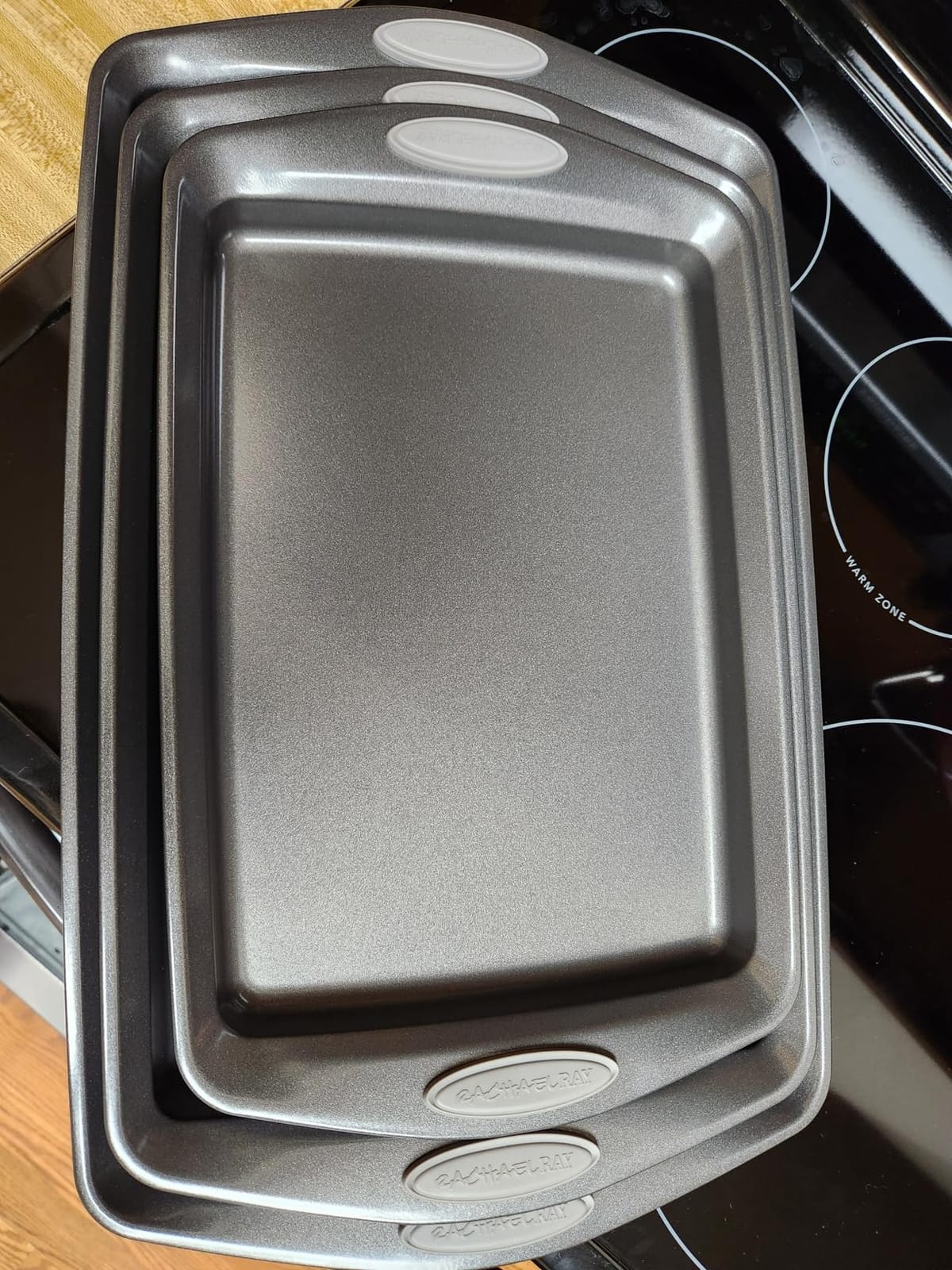 Rachael Ray Nonstick Bakeware Cookie Pan Set, Baking Sheets, 3-Piece, Gray customer photo 1