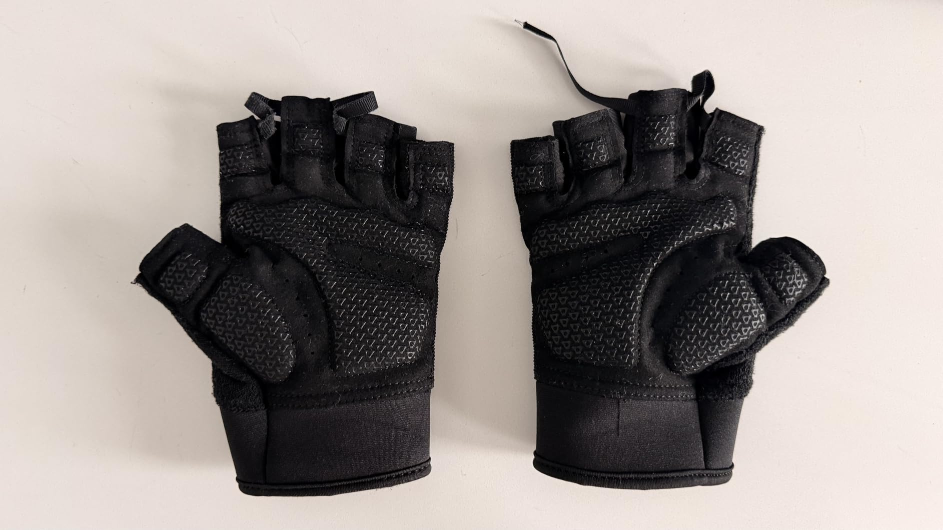 ATERCEL Workout Gloves for Men and Women, Exercise Gloves for Weight Lifting, Cycling, Gym, Training, Breathable and Snug fit customer photo 2