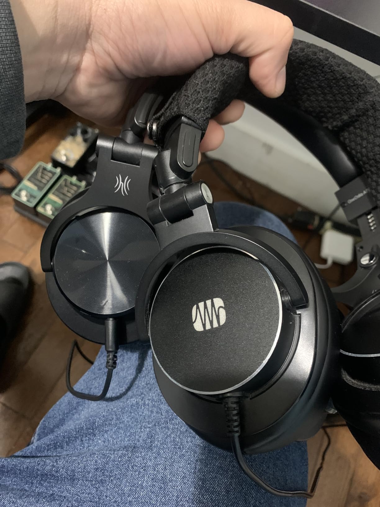 OneOdio A70 Bluetooth Over-Ear Headphones, Hi-Res Wired DJ Studio - Black customer photo 2