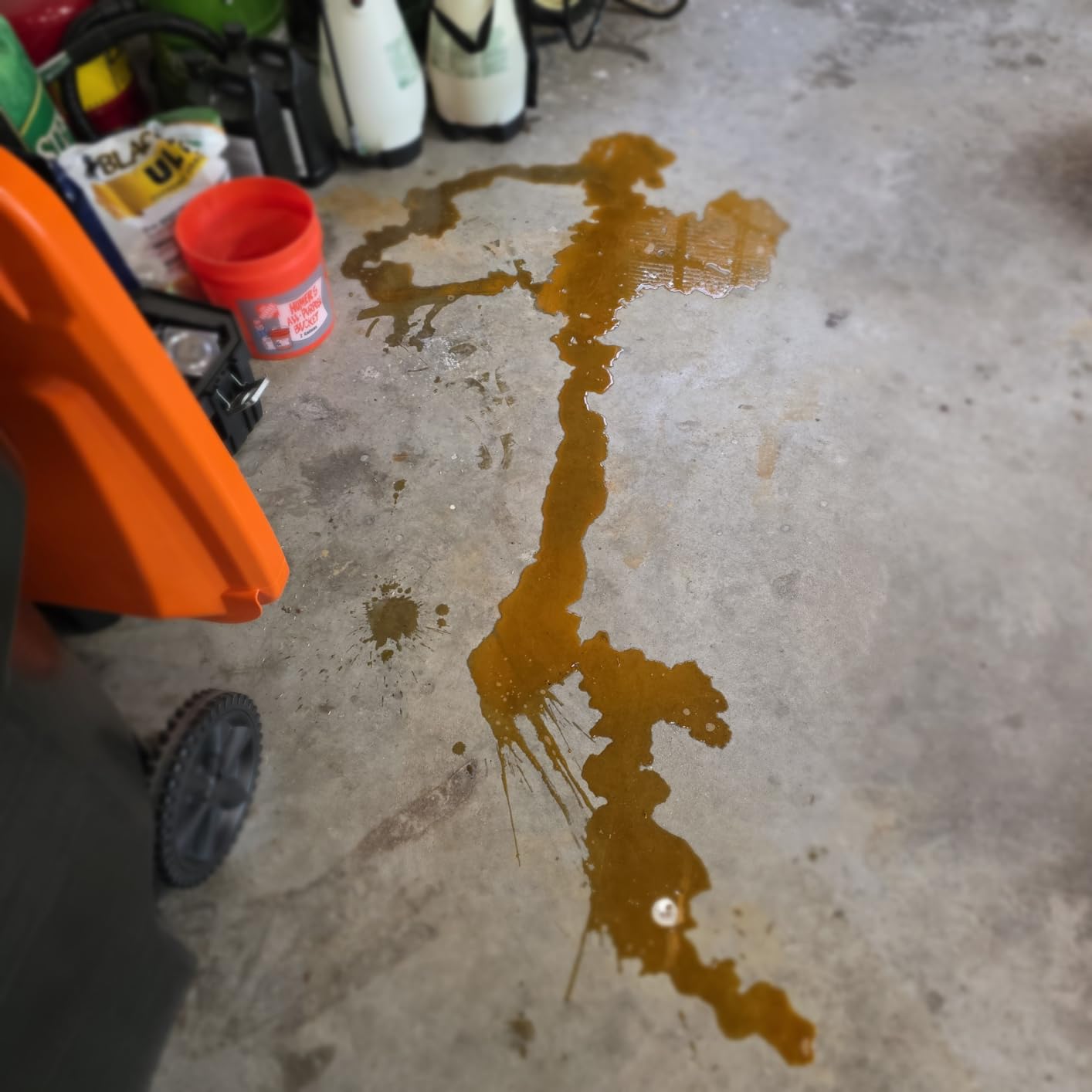 Scotts 2 Gallon Lithium-Ion Battery Powered Sprayer with Pump Zero Technology, Rechargeable Lawn & Garden Tank Sprayer, Model 190567 customer photo 1
