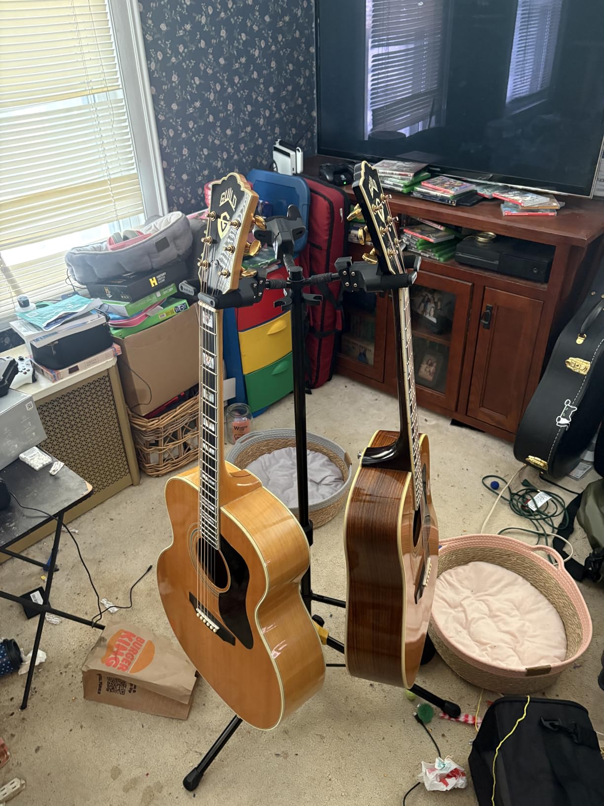 Hercules Stands GS432B Plus Tri Guitar Stand with Auto Grip System and Foldable customer photo 1