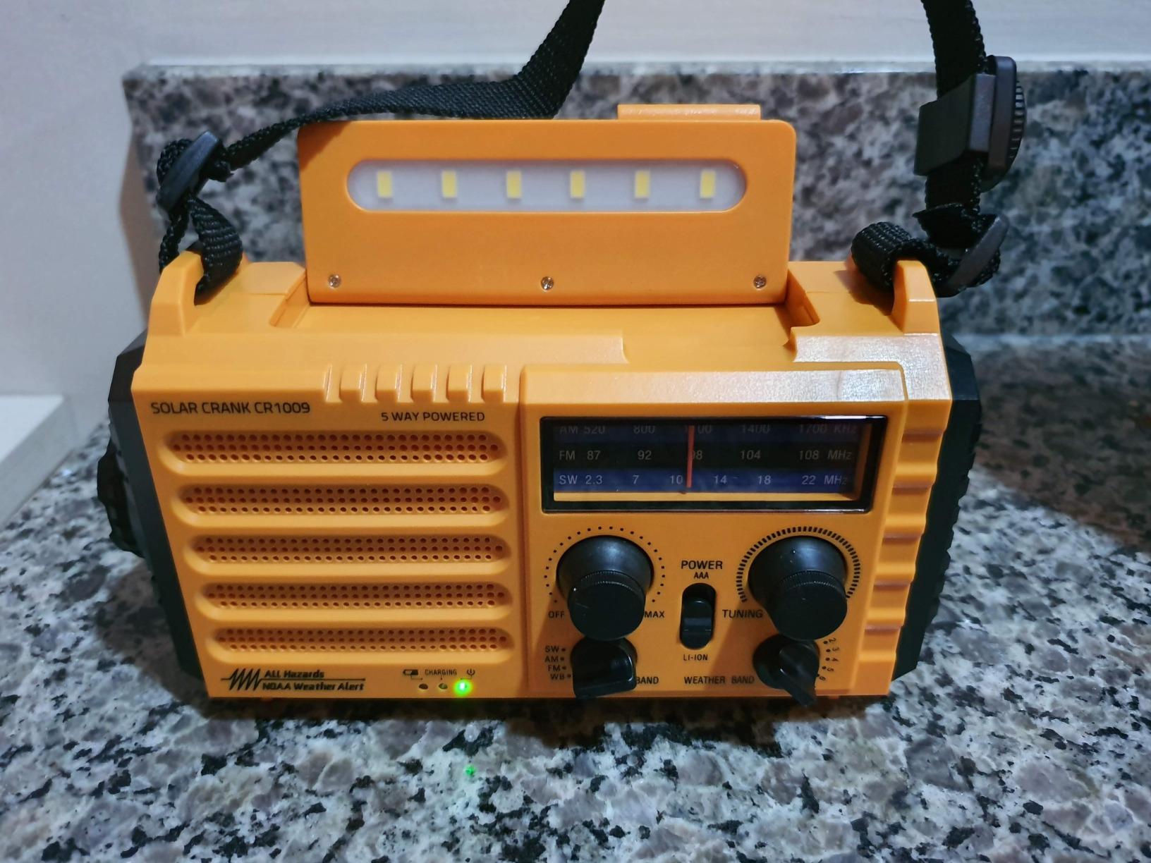 Eoxsmile Emergency Radio with NOAA Weather Alert, Solar Hand Crank Portable customer photo 1