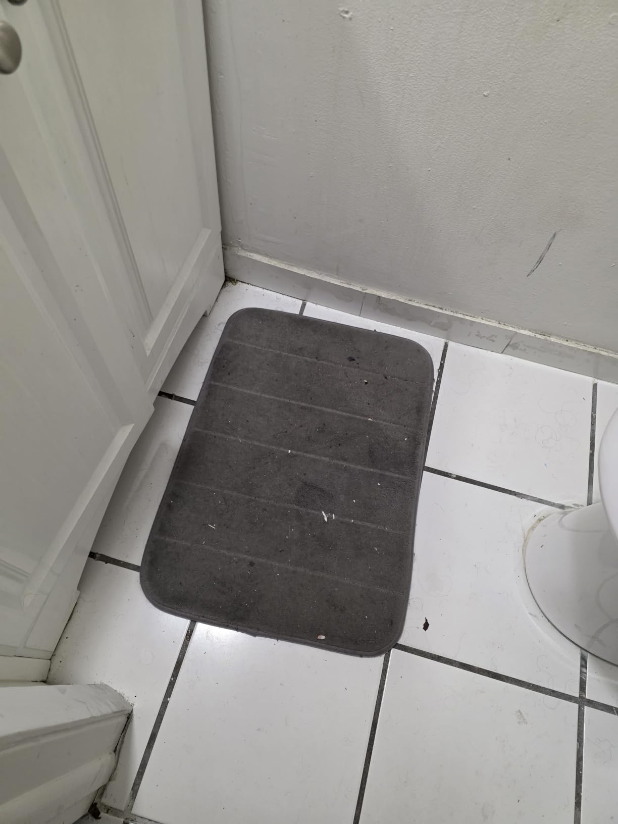 Yimobra Memory Foam Bath Mat, Super Soft Absorbent Bathroom Rug Non Slip, Quick Dry, Machine Washable Floor Carpet for Tub Shower, Home Decor Accessories, 24x17, Grey customer photo 1