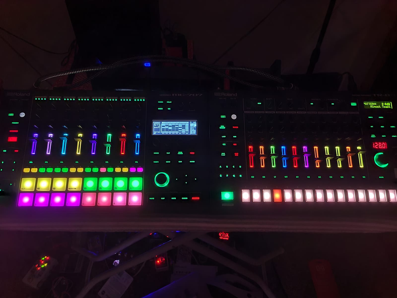 Roland MC-707 Groovebox Professional Music Production Workstation (MC-707), Standard customer photo 2