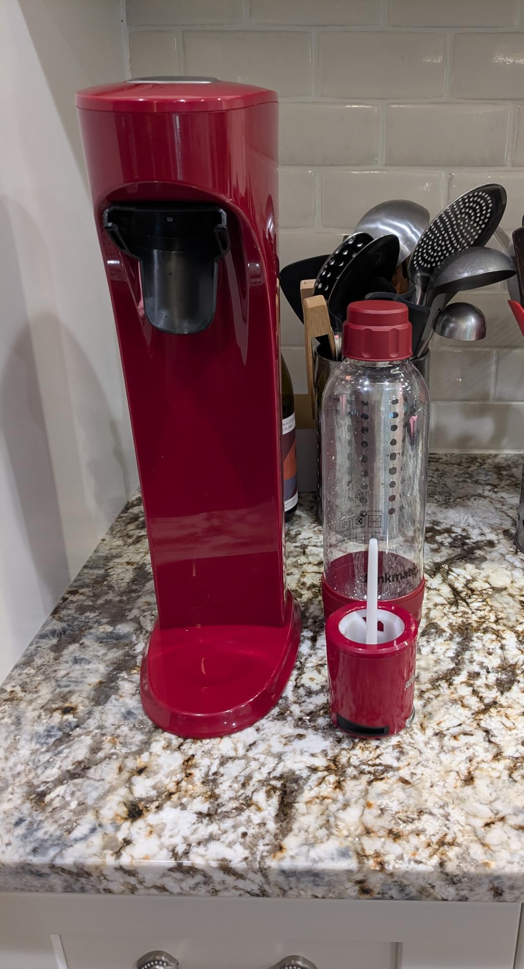 Drinkmate OmniFizz Sparkling Water Maker & Soda Streaming Machine | Carbonates Any Drink | SPECIAL BUNDLE | Includes 60L CO2 Cartridge + Two BPA-Free Bottles (Matte Black) customer photo 1